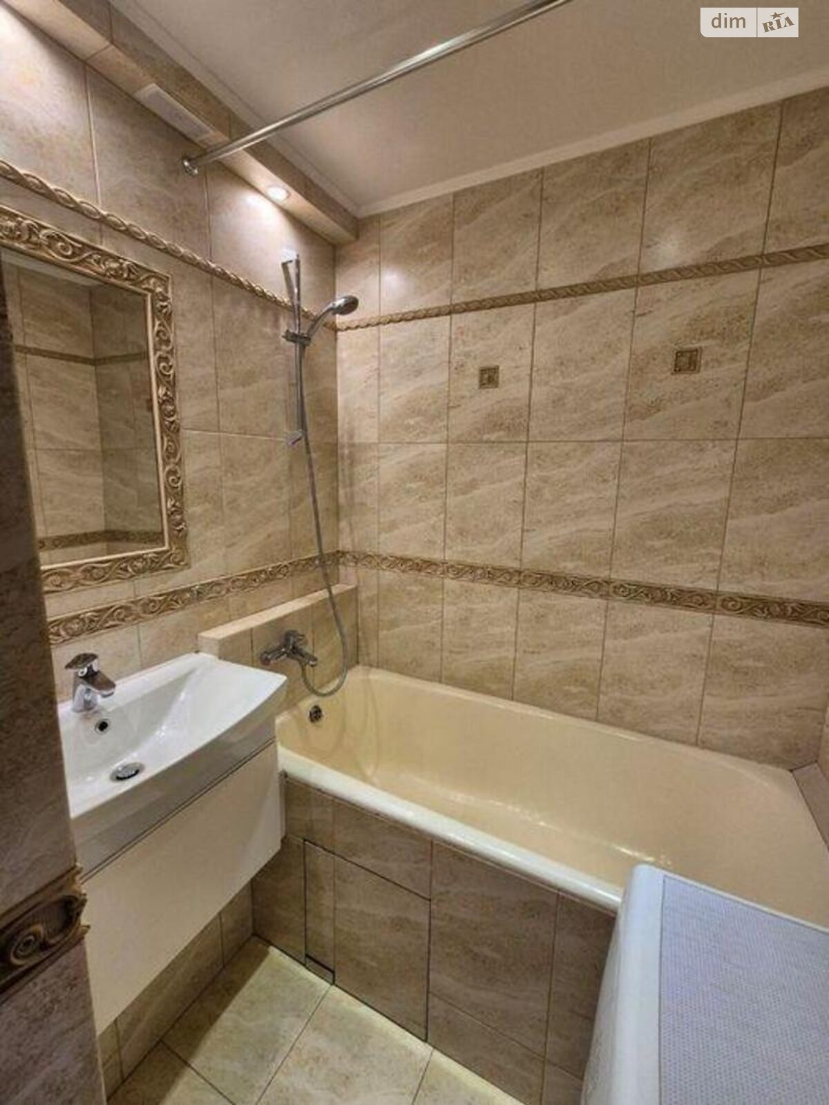 Продажа трехкомнатной квартиры в Киеве, на ул. Стадионная 6, фото 1 Продажа трехкомнатной квартиры в Киеве, на ул. Стадионная 6, фото 1