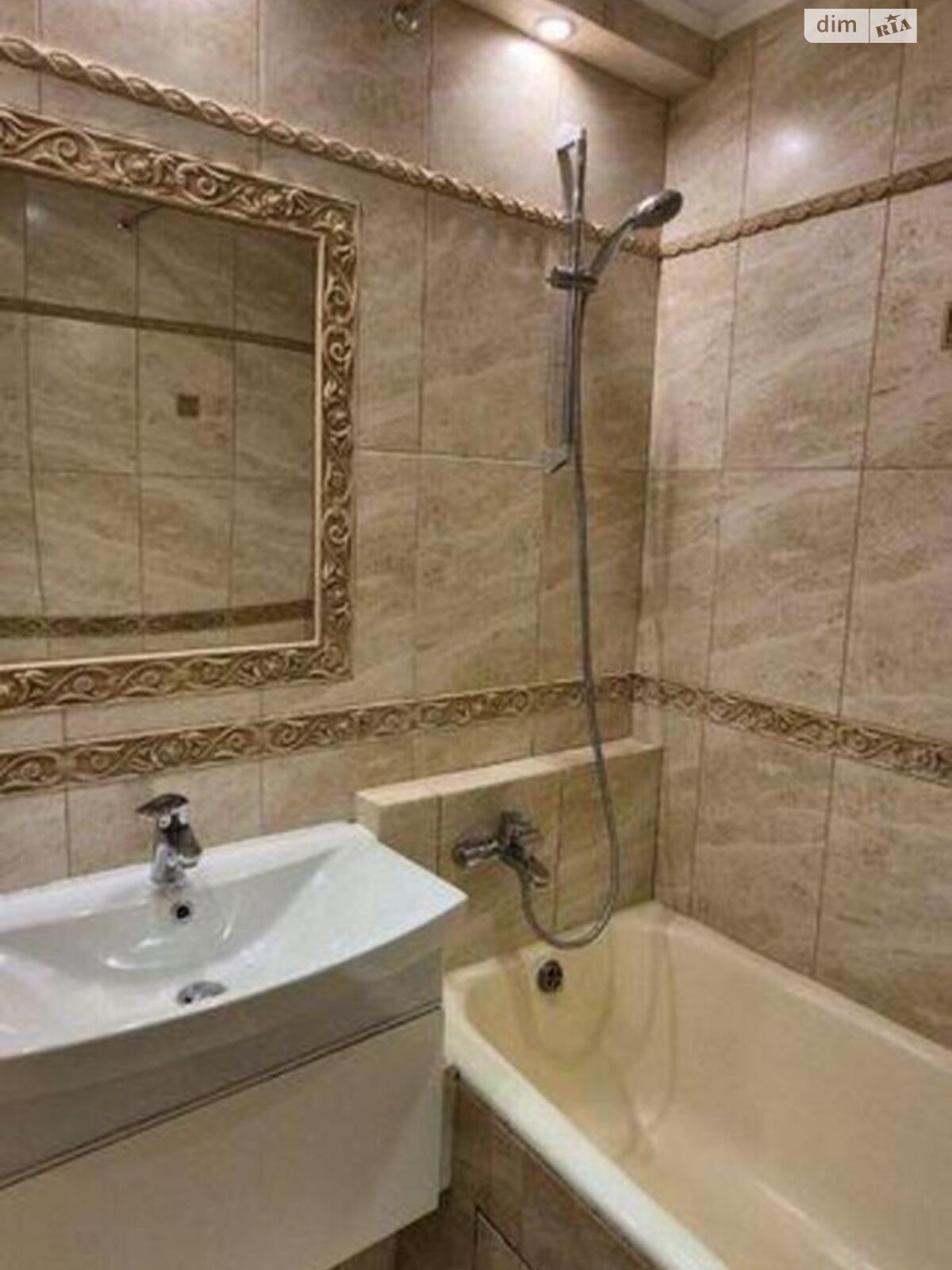 Продажа трехкомнатной квартиры в Киеве, на ул. Стадионная 6, фото 1 Продажа трехкомнатной квартиры в Киеве, на ул. Стадионная 6, фото 1