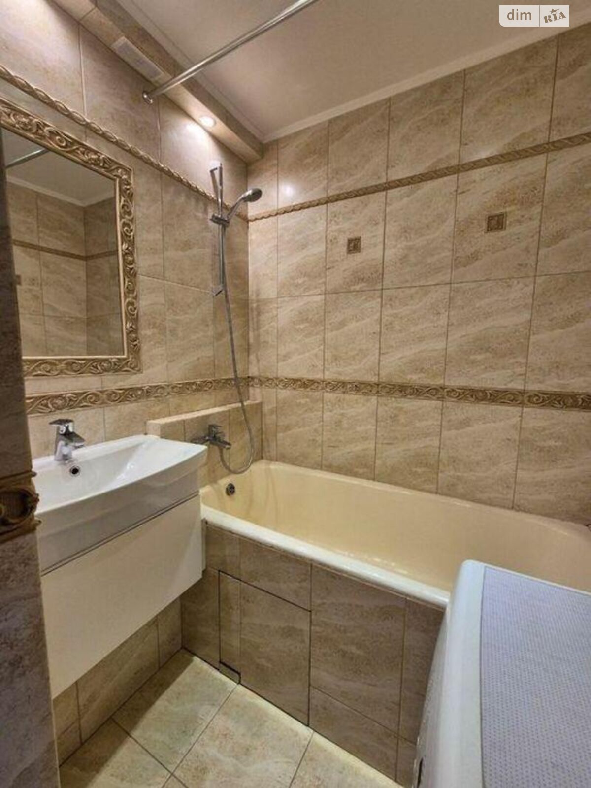 Продажа трехкомнатной квартиры в Киеве, на ул. Стадионная 6, фото 1 Продажа трехкомнатной квартиры в Киеве, на ул. Стадионная 6, фото 1