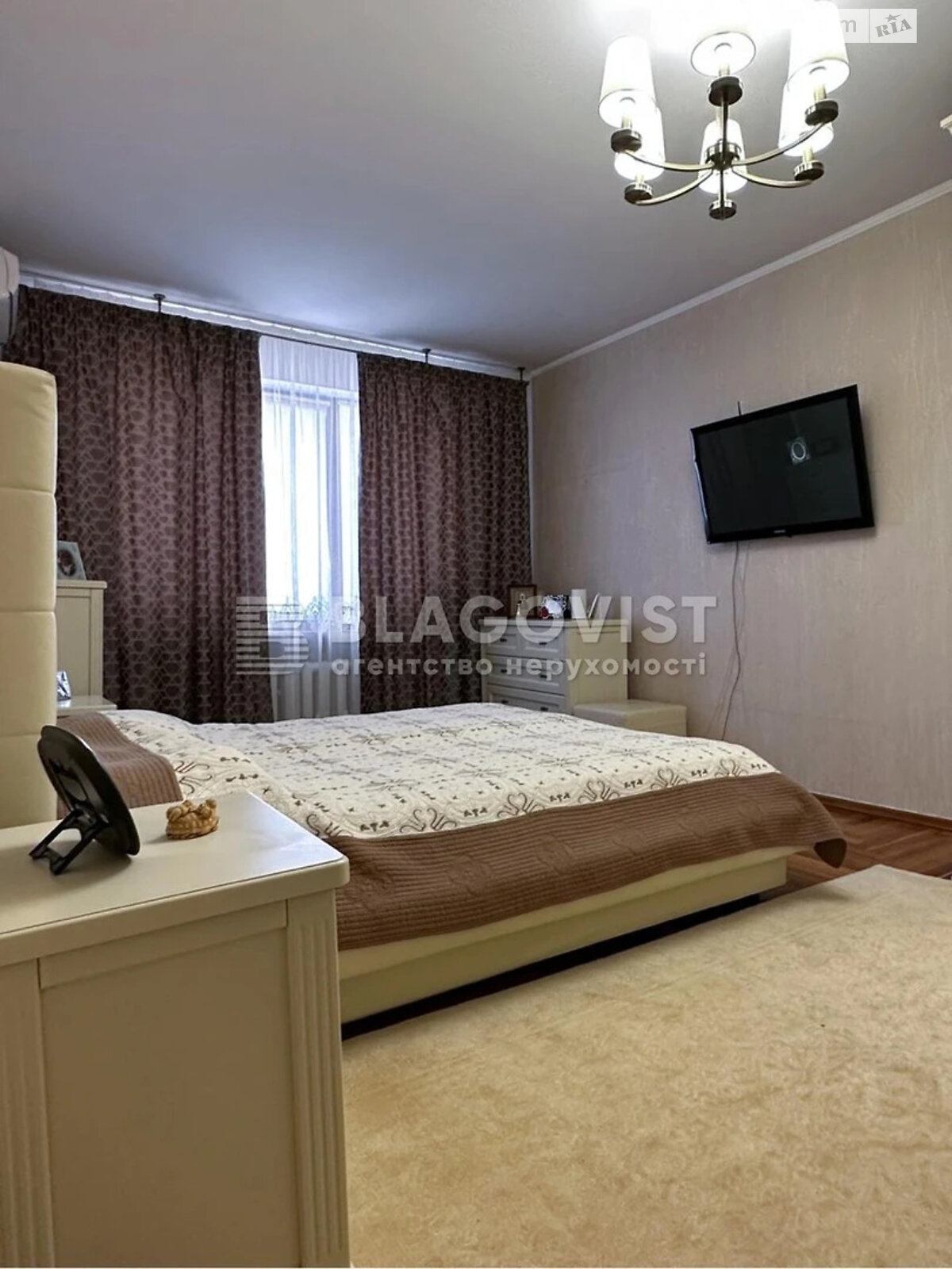 Продажа четырехкомнатной квартиры в Киеве, на ул. Старонаводницкая 4Б, фото 1 Продажа четырехкомнатной квартиры в Киеве, на ул. Старонаводницкая 4Б, фото 1