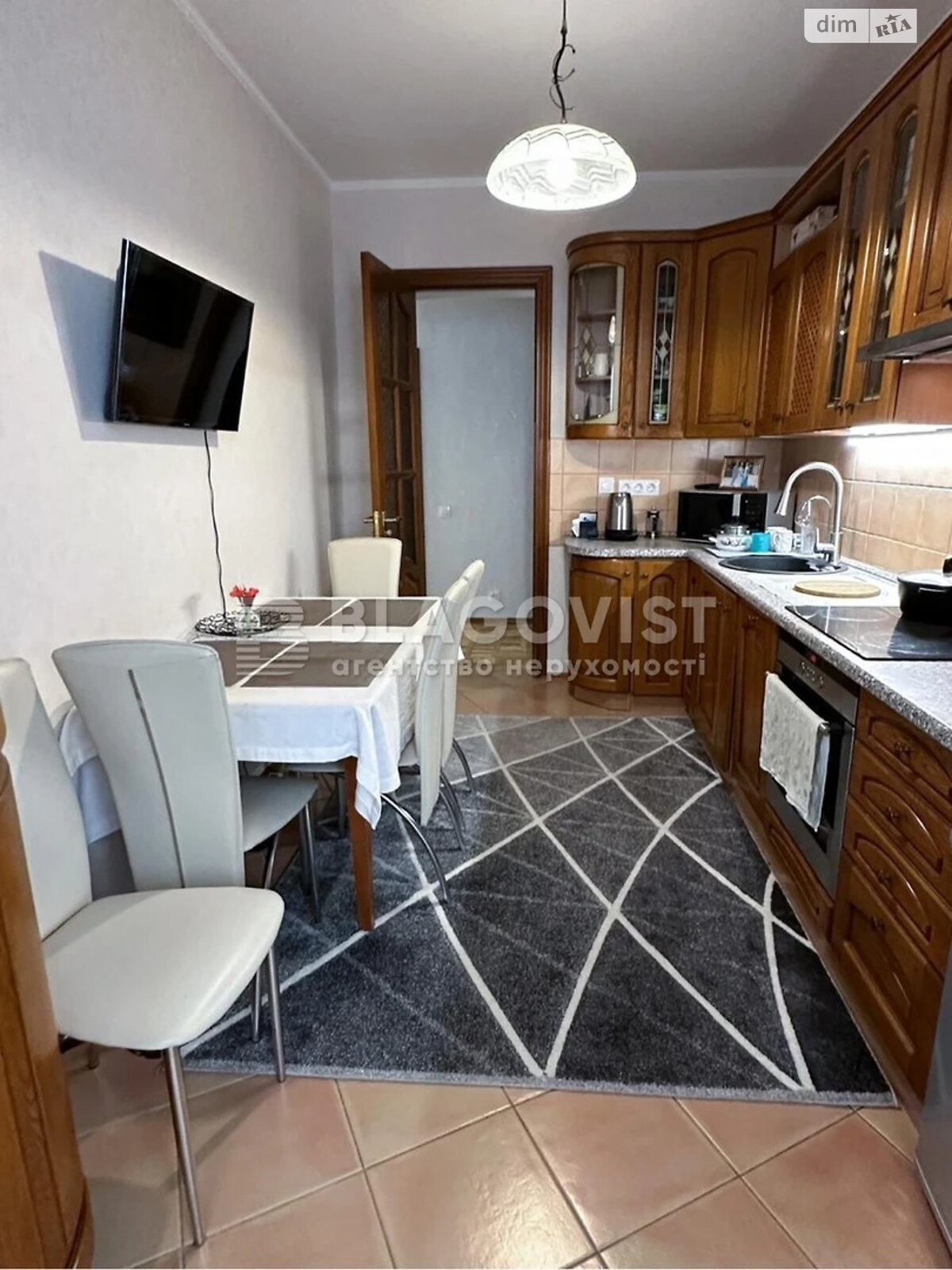 Продажа четырехкомнатной квартиры в Киеве, на ул. Старонаводницкая 4Б, фото 1 Продажа четырехкомнатной квартиры в Киеве, на ул. Старонаводницкая 4Б, фото 1