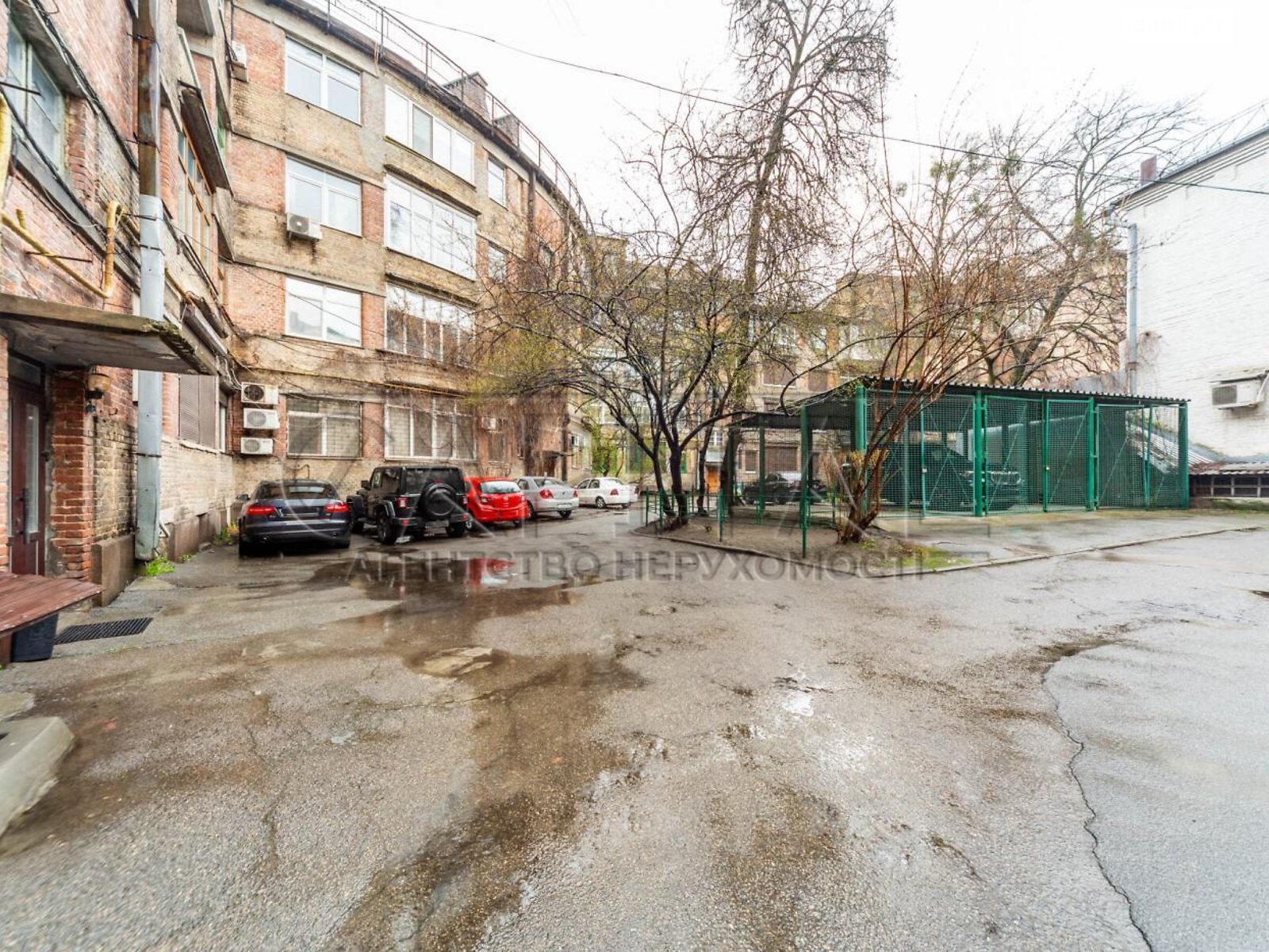 Продаж чотирикімнатної квартири в Києві, на вул. Велика Житомирська 17, район Старий Київ фото 1 Продаж чотирикімнатної квартири в Києві, на вул. Велика Житомирська 17, район Старий Київ фото 1