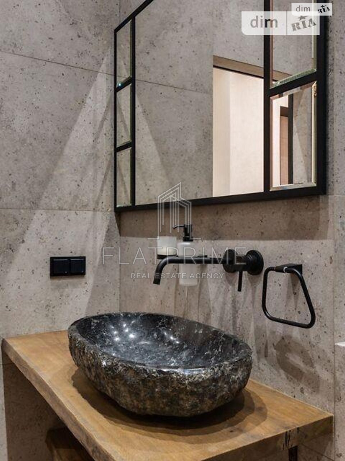 Продажа двухкомнатной квартиры в Киеве, на пл. Михайловская 6, район Старый Киев фото 1