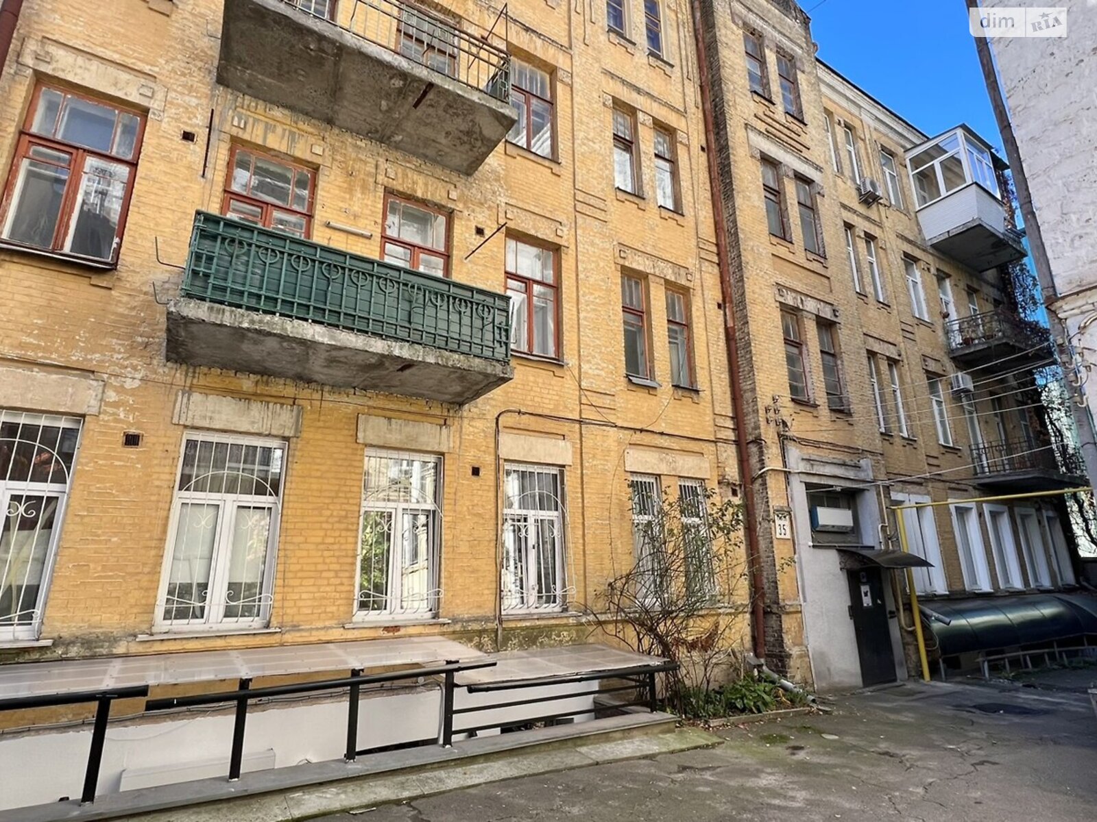 Продажа трехкомнатной квартиры в Киеве, на ул. Рейтарская 35Б, район Старый Киев фото 1 Продажа трехкомнатной квартиры в Киеве, на ул. Рейтарская 35Б, район Старый Киев фото 1