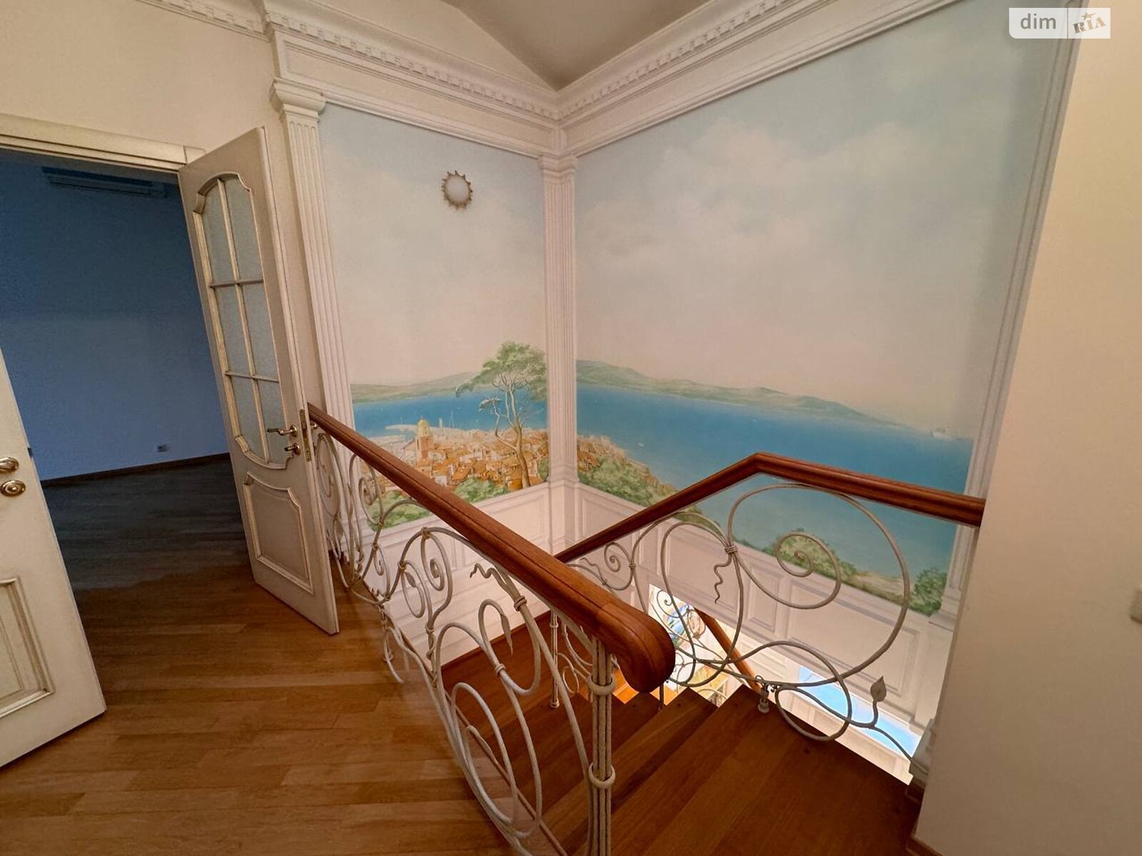 Продаж чотирикімнатної квартири в Києві, на вул. Рейтарська 34, район Старий Київ фото 1 Продаж чотирикімнатної квартири в Києві, на вул. Рейтарська 34, район Старий Київ фото 1