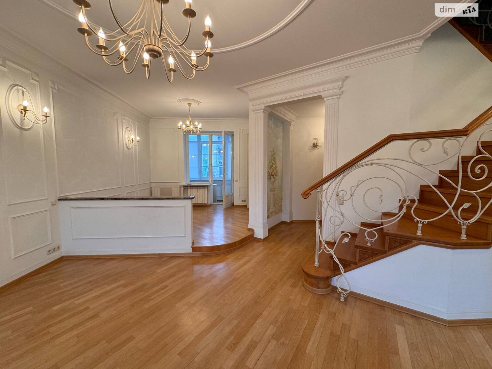 Продаж чотирикімнатної квартири в Києві, на вул. Рейтарська 34, район Старий Київ фото 1 Продаж чотирикімнатної квартири в Києві, на вул. Рейтарська 34, район Старий Київ фото 1