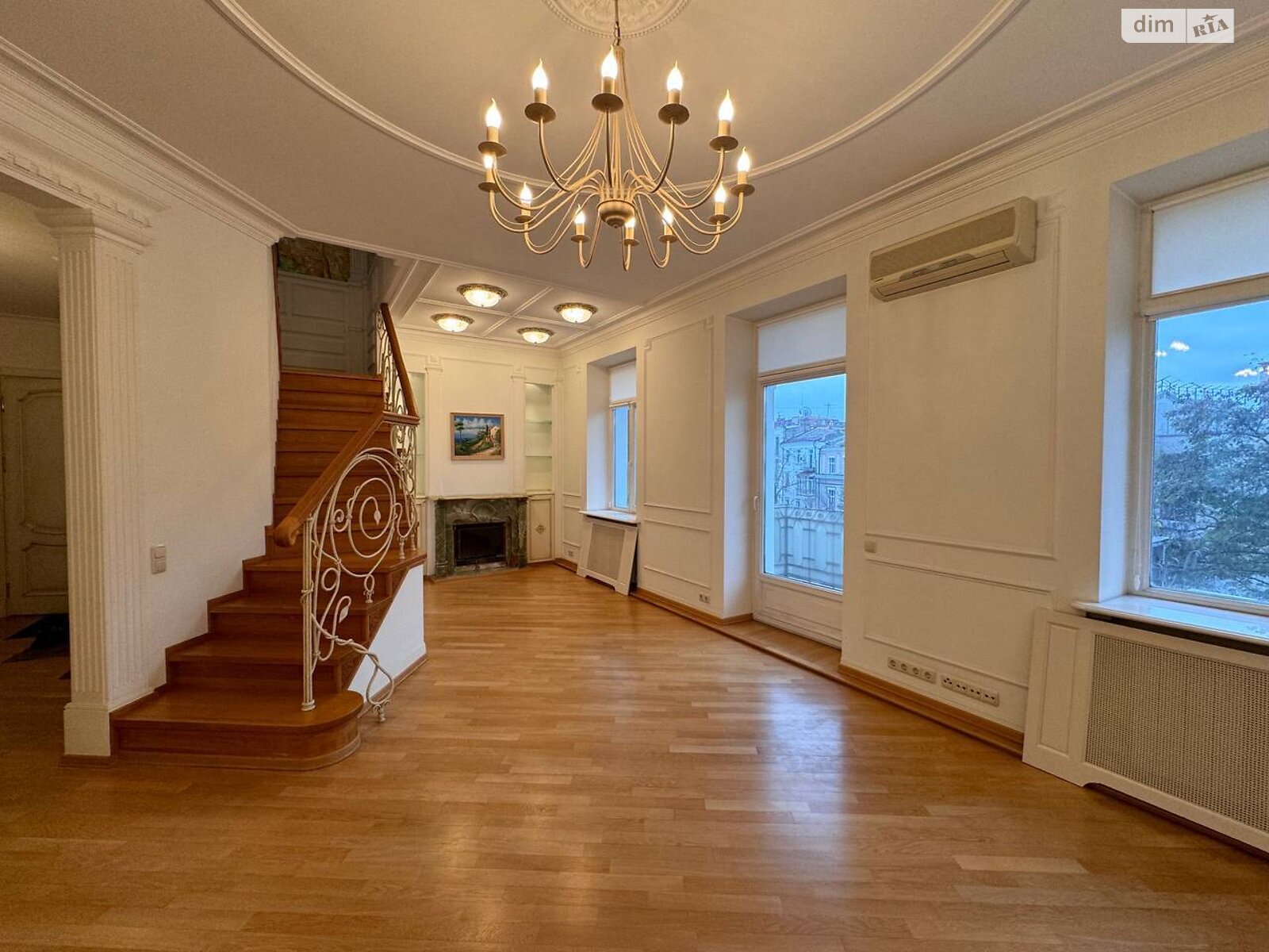 Продаж чотирикімнатної квартири в Києві, на вул. Рейтарська 34, район Старий Київ фото 1 Продаж чотирикімнатної квартири в Києві, на вул. Рейтарська 34, район Старий Київ фото 1