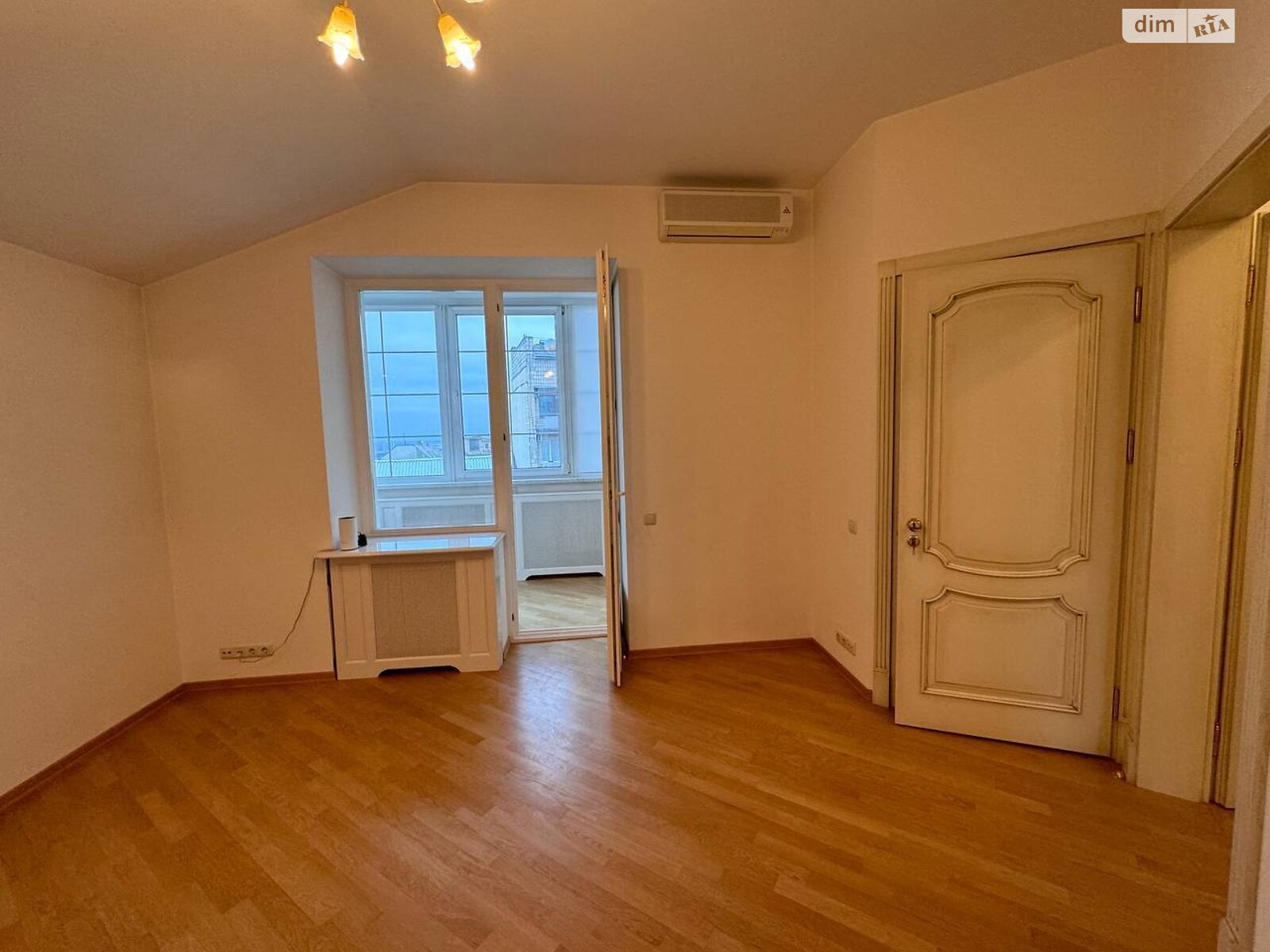 Продаж чотирикімнатної квартири в Києві, на вул. Рейтарська 34, район Старий Київ фото 1 Продаж чотирикімнатної квартири в Києві, на вул. Рейтарська 34, район Старий Київ фото 1
