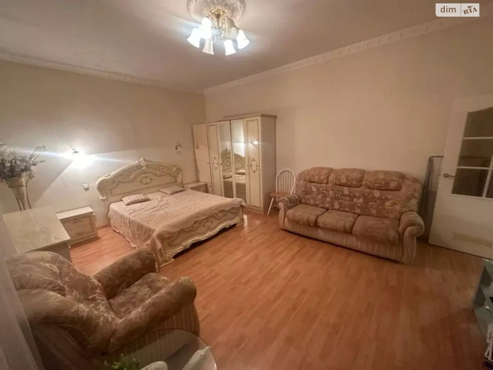 Продажа однокомнатной квартиры в Киеве, на ул. Владимирская 37, район Старый Киев фото 1 Продажа однокомнатной квартиры в Киеве, на ул. Владимирская 37, район Старый Киев фото 1