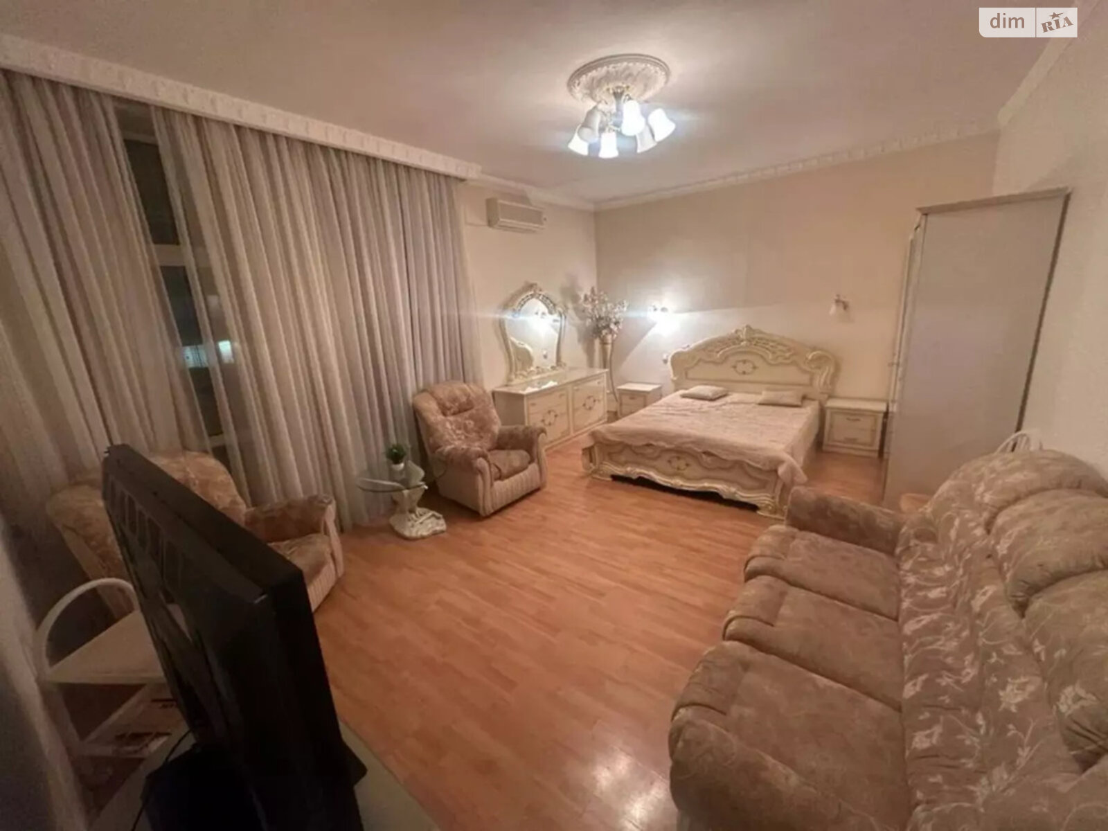Продажа однокомнатной квартиры в Киеве, на ул. Владимирская 37, район Старый Киев фото 1 Продажа однокомнатной квартиры в Киеве, на ул. Владимирская 37, район Старый Киев фото 1