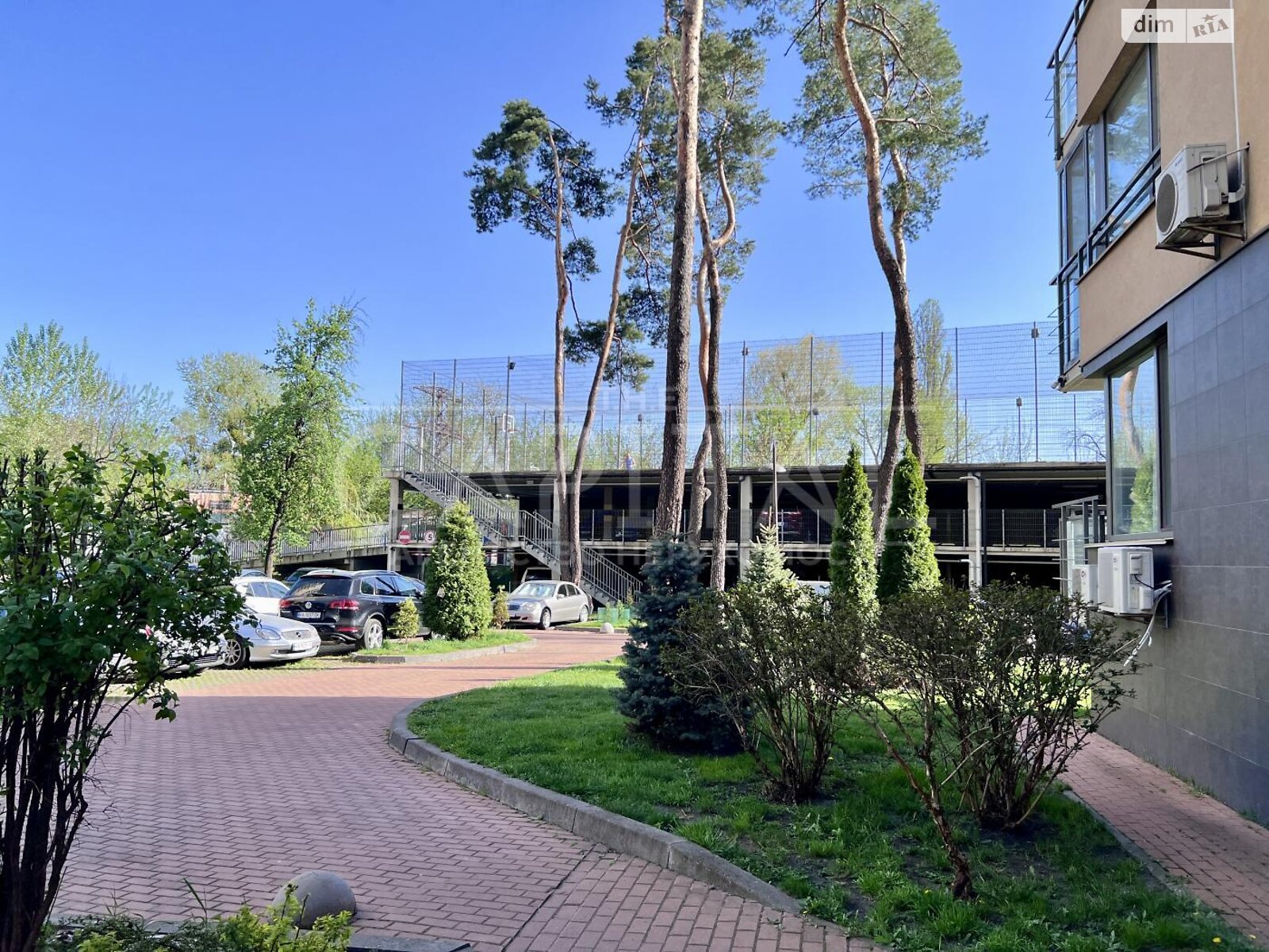 Продажа трехкомнатной квартиры в Киеве, на ул. Анатолия Петрицкого 23, район Святошино фото 1 Продажа трехкомнатной квартиры в Киеве, на ул. Анатолия Петрицкого 23, район Святошино фото 1