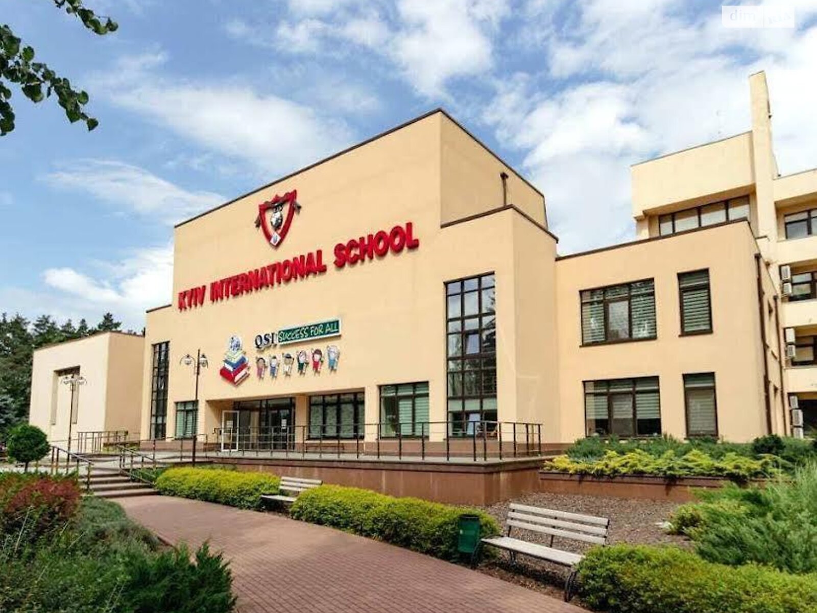 Продажа четырехкомнатной квартиры в Киеве, на ул. Анатолия Петрицкого 17А, район Святошино фото 1 Продажа четырехкомнатной квартиры в Киеве, на ул. Анатолия Петрицкого 17А, район Святошино фото 1