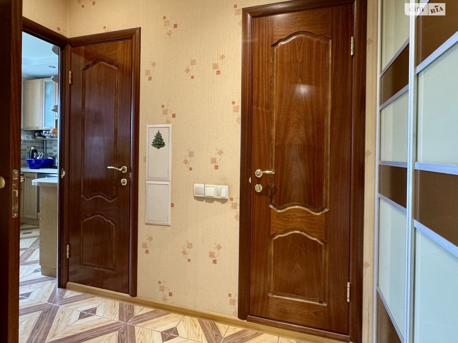 Продаж двокімнатної квартири в Києві, на вул. Михайла Котельникова 25, район Святошин фото 1 Продаж двокімнатної квартири в Києві, на вул. Михайла Котельникова 25, район Святошин фото 1