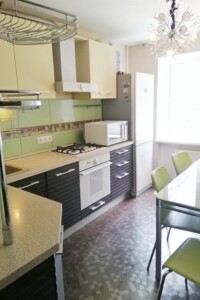 Продажа двухкомнатной квартиры в Киеве, на ул. Верховинная 82, район Святошино фото 2