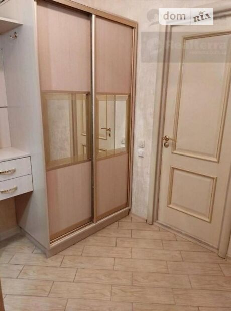 Продажа четырехкомнатной квартиры в Киеве, на ул. Академика Ефремова 25, район Святошинский фото 1 Продажа четырехкомнатной квартиры в Киеве, на ул. Академика Ефремова 25, район Святошинский фото 1