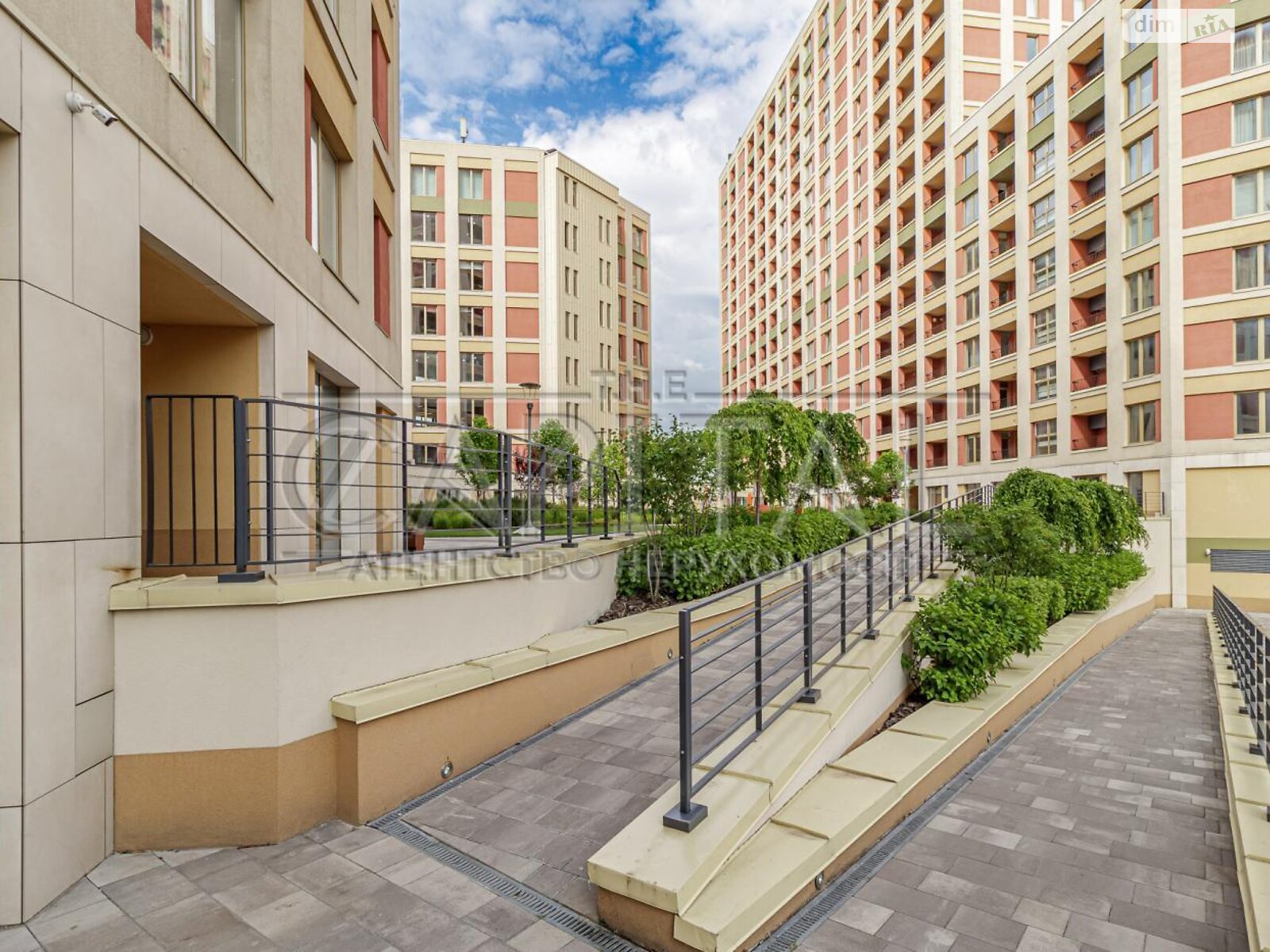 Продаж трикімнатної квартири в Києві, на просп. Берестейський 67, район Шевченківський фото 1 Продаж трикімнатної квартири в Києві, на просп. Берестейський 67, район Шевченківський фото 1