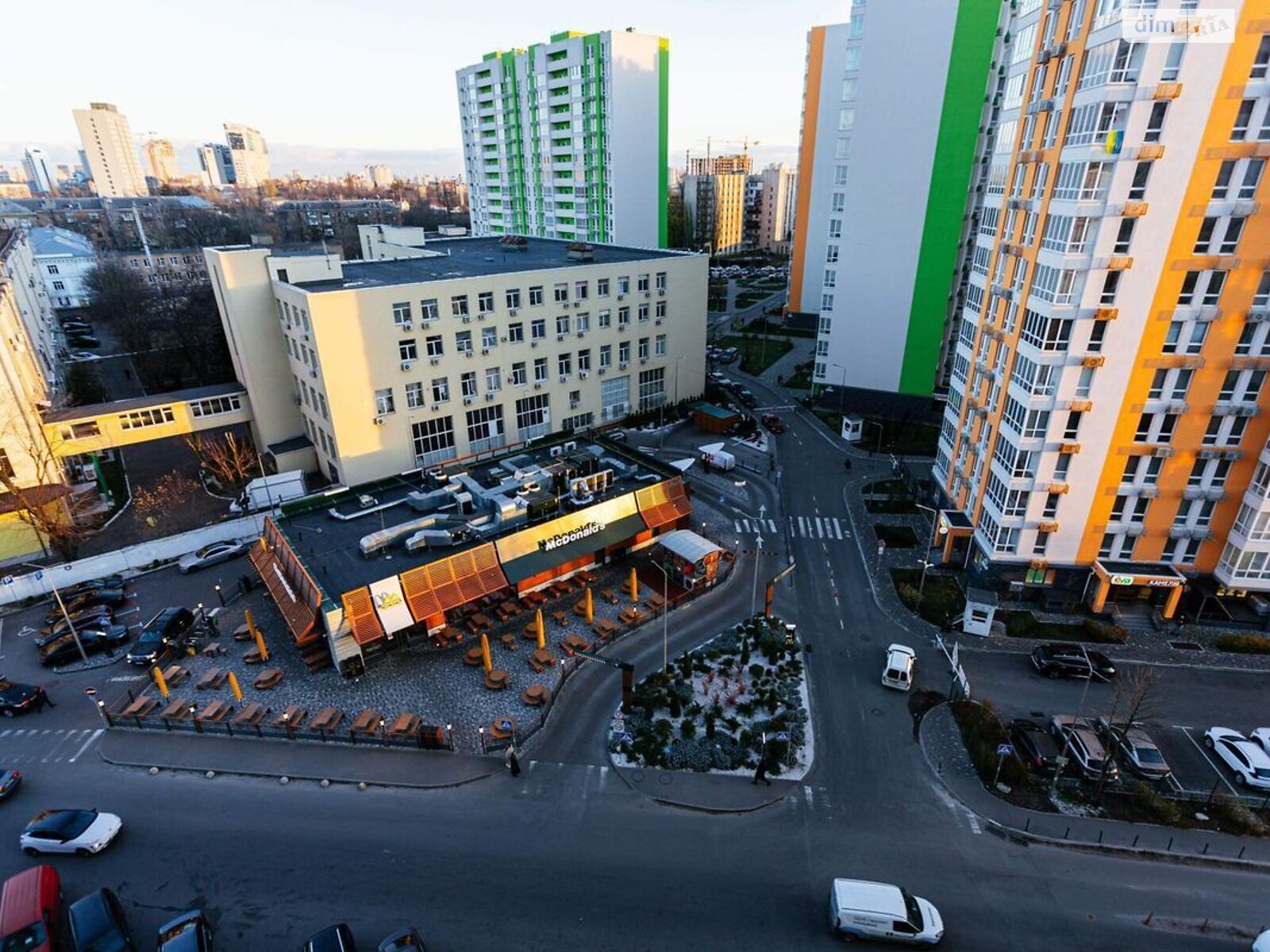 Продаж трикімнатної квартири в Києві, на просп. Берестейський 67, район Святошинський фото 1 Продаж трикімнатної квартири в Києві, на просп. Берестейський 67, район Святошинський фото 1