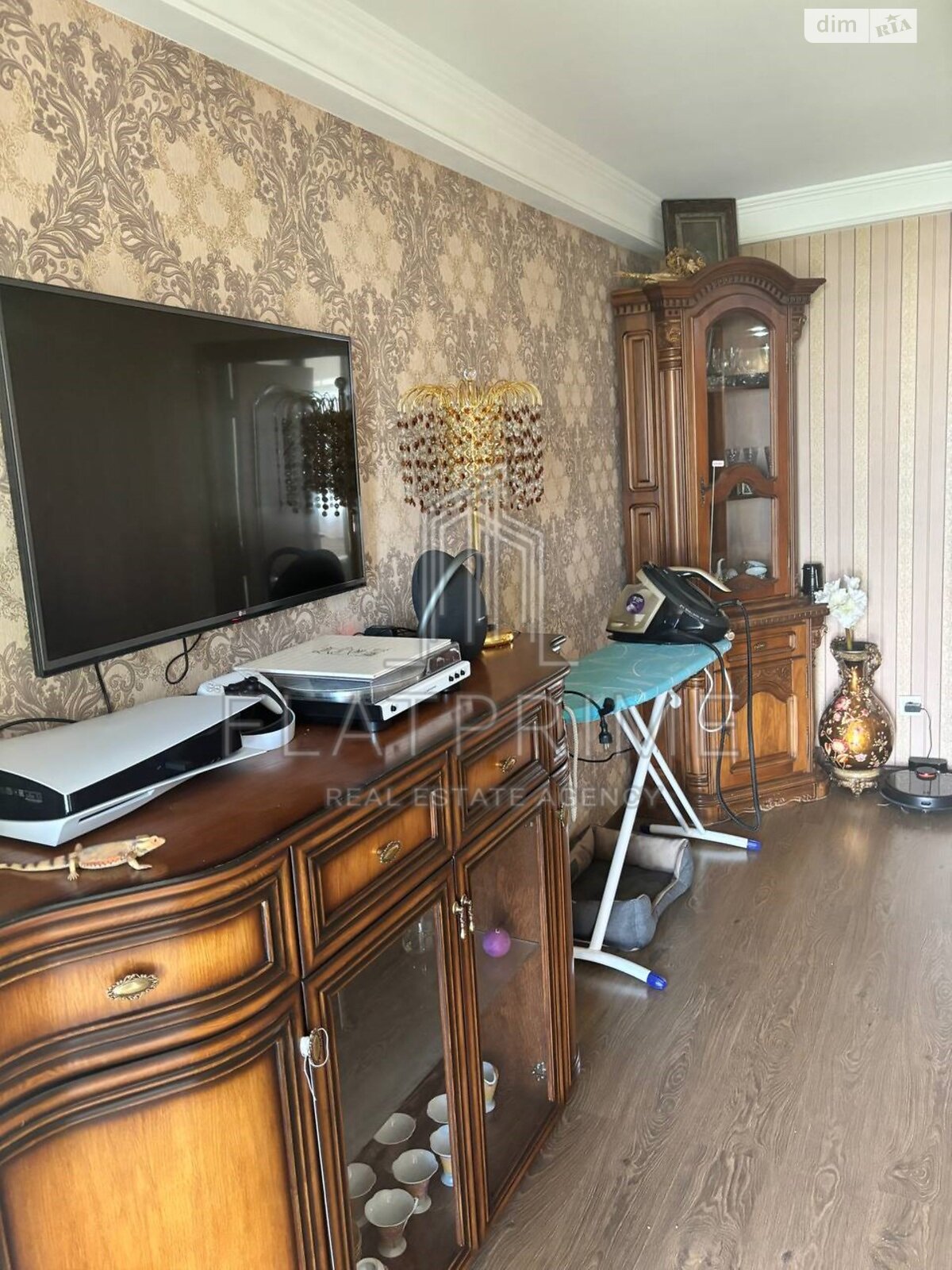 Продаж трикімнатної квартири в Києві, на просп. Леся Курбаса 14А, район Святошинський фото 1 Продаж трикімнатної квартири в Києві, на просп. Леся Курбаса 14А, район Святошинський фото 1