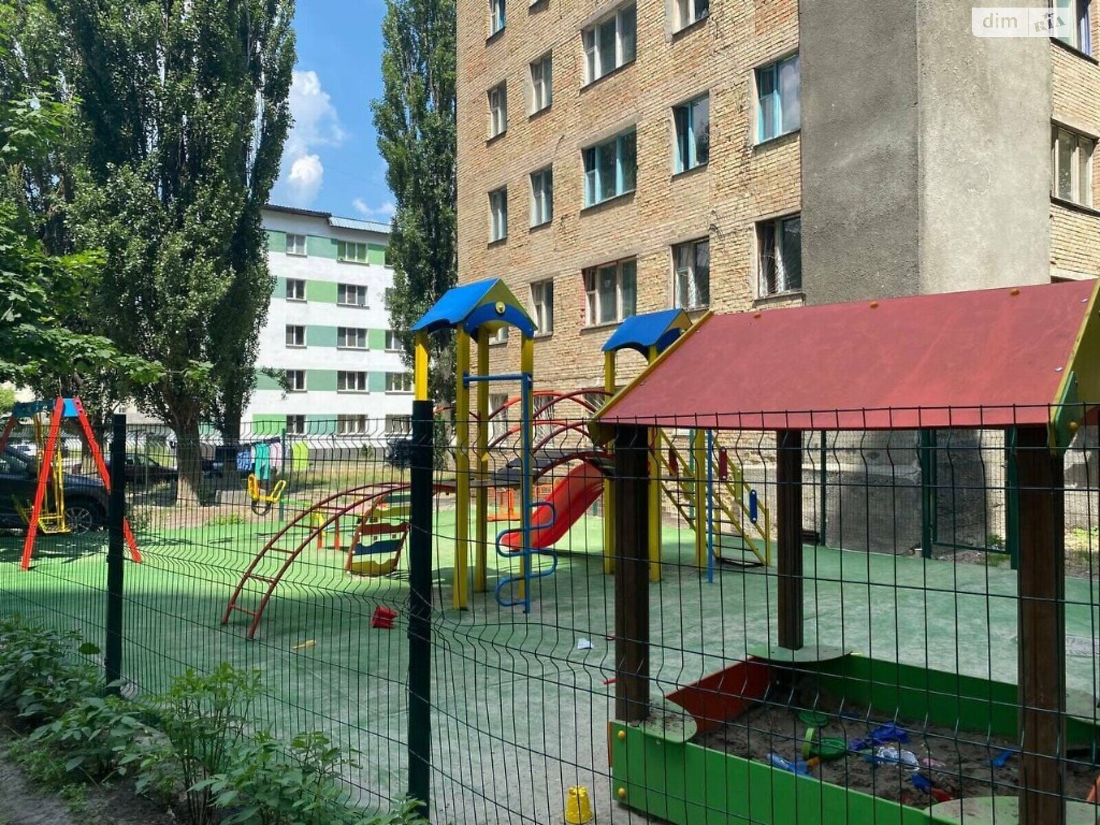 Продаж трикімнатної квартири в Києві, на вул. Гетьмана Кирила Розумовського 17, район Святошинський фото 1