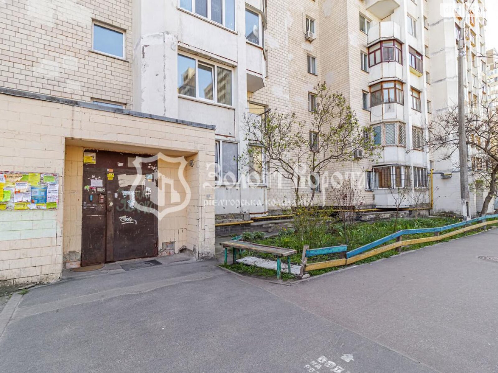 Продажа трехкомнатной квартиры в Киеве, на ул. Василия Стуса 9, район Святошинский фото 1 Продажа трехкомнатной квартиры в Киеве, на ул. Василия Стуса 9, район Святошинский фото 1