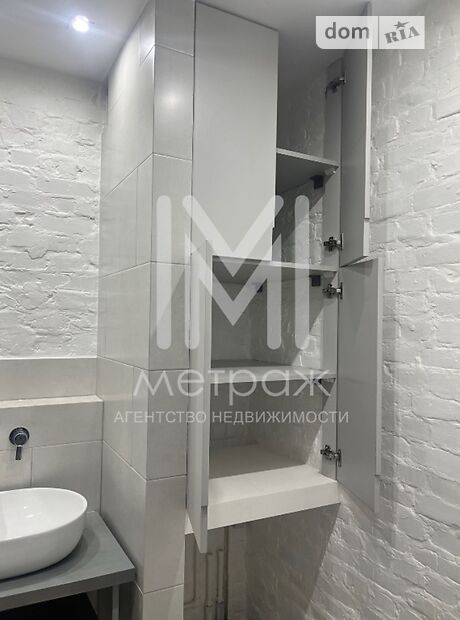 Продажа двухкомнатной квартиры в Киеве, на Петровская ул. 1, район Святошинский фото 1 Продажа двухкомнатной квартиры в Киеве, на Петровская ул. 1, район Святошинский фото 1