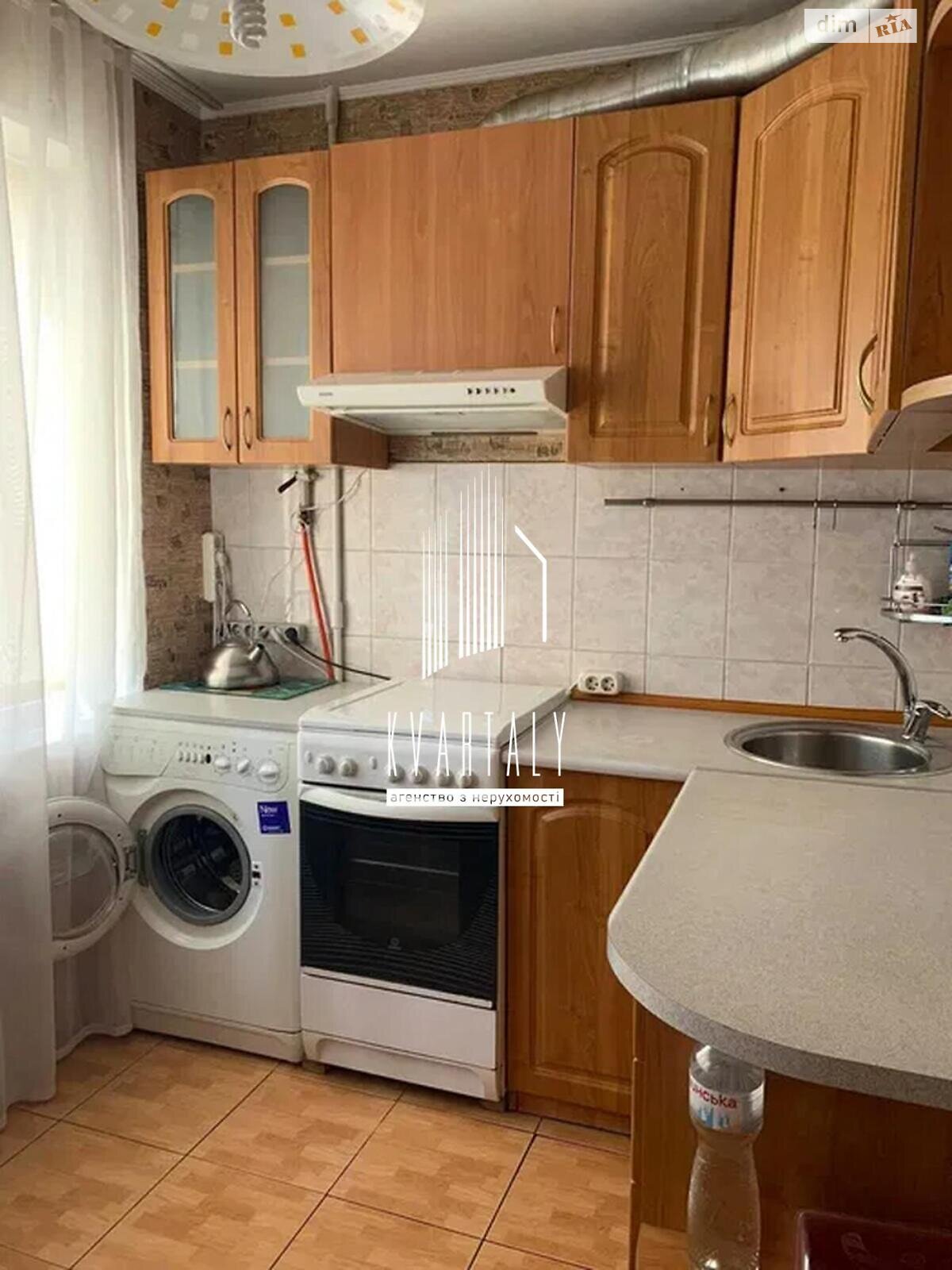 Продаж трикімнатної квартири в Києві, на вул. Бакинська 37, район Сирець фото 1 Продаж трикімнатної квартири в Києві, на вул. Бакинська 37, район Сирець фото 1