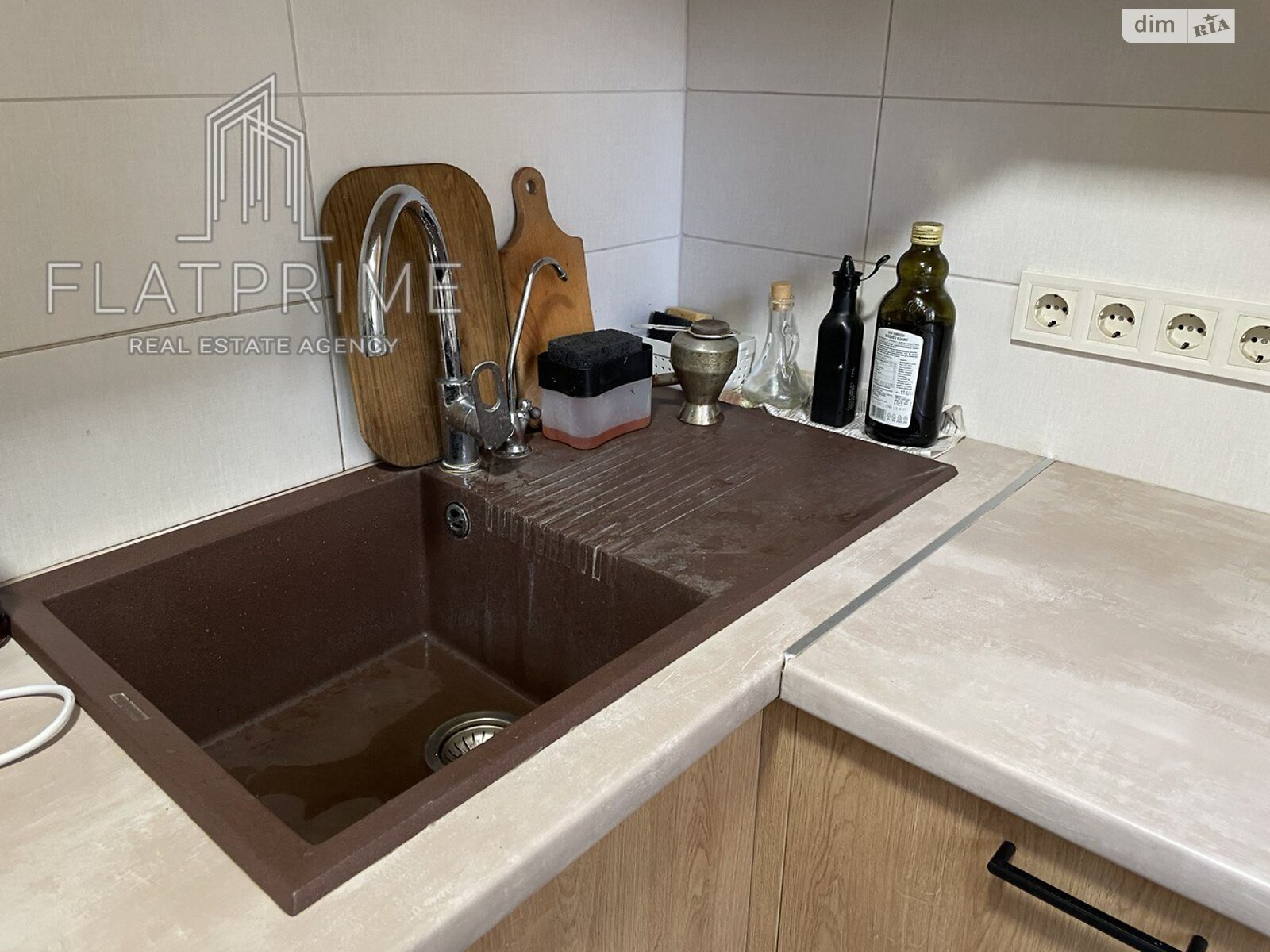 Продаж двокімнатної квартири в Києві, на вул. Ризька 8, район Сирець фото 1