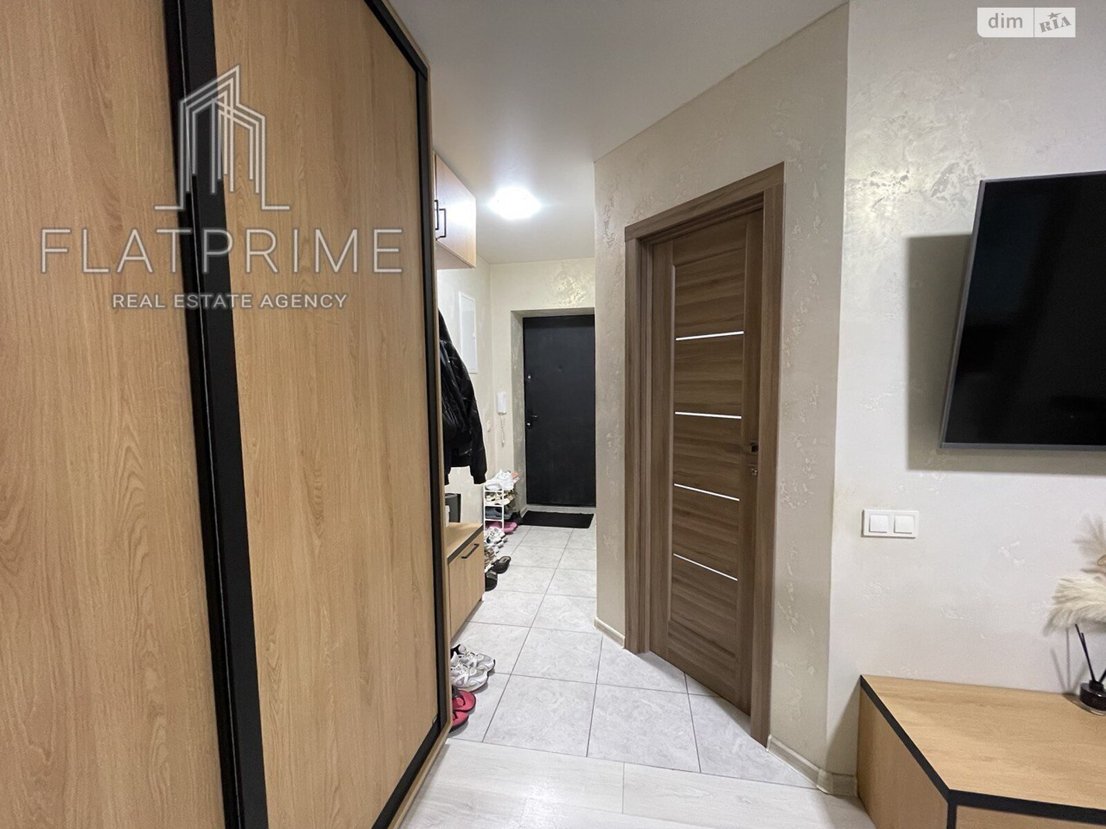 Продаж двокімнатної квартири в Києві, на вул. Ризька 8, район Сирець фото 1