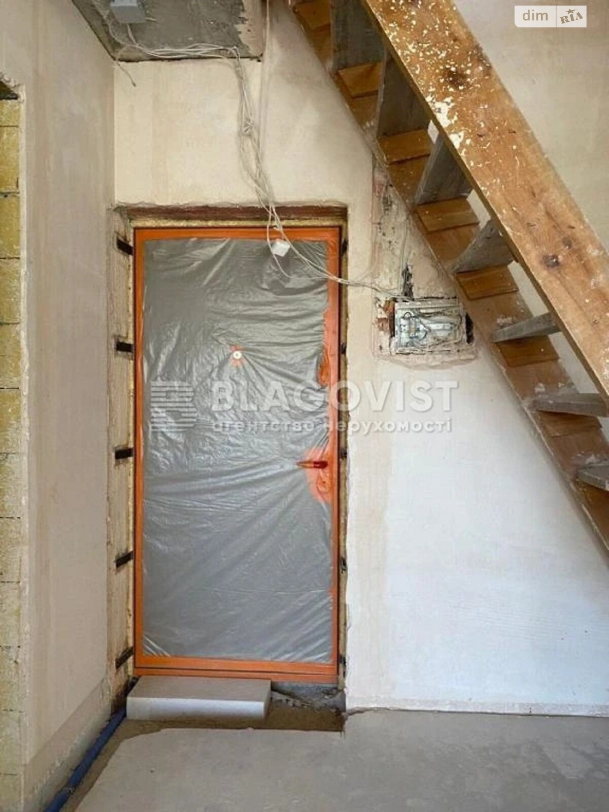 Продажа трехкомнатной квартиры в Киеве, на ул. Глубочицкая 13, район Татарка фото 1 Продажа трехкомнатной квартиры в Киеве, на ул. Глубочицкая 13, район Татарка фото 1