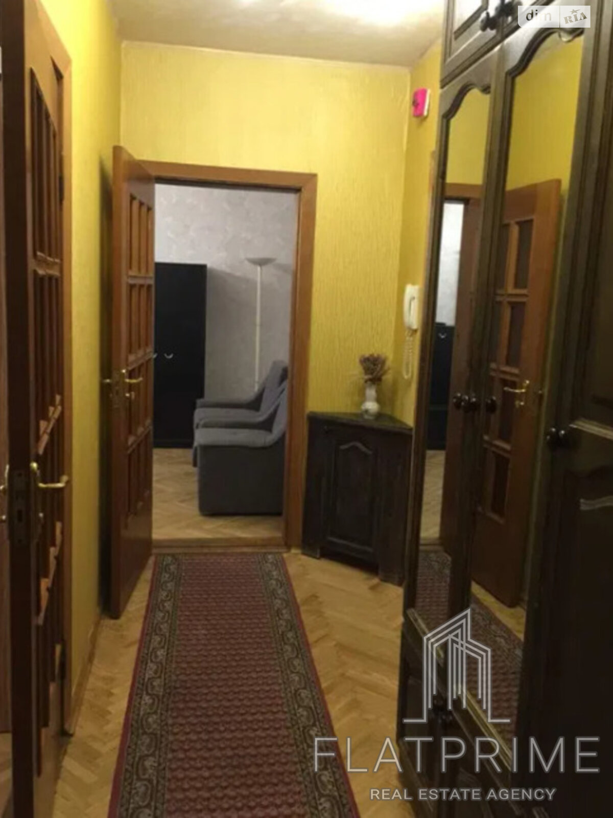 Продажа двухкомнатной квартиры в Киеве, на ул. Подгорная 12, район Татарка фото 1 Продажа двухкомнатной квартиры в Киеве, на ул. Подгорная 12, район Татарка фото 1