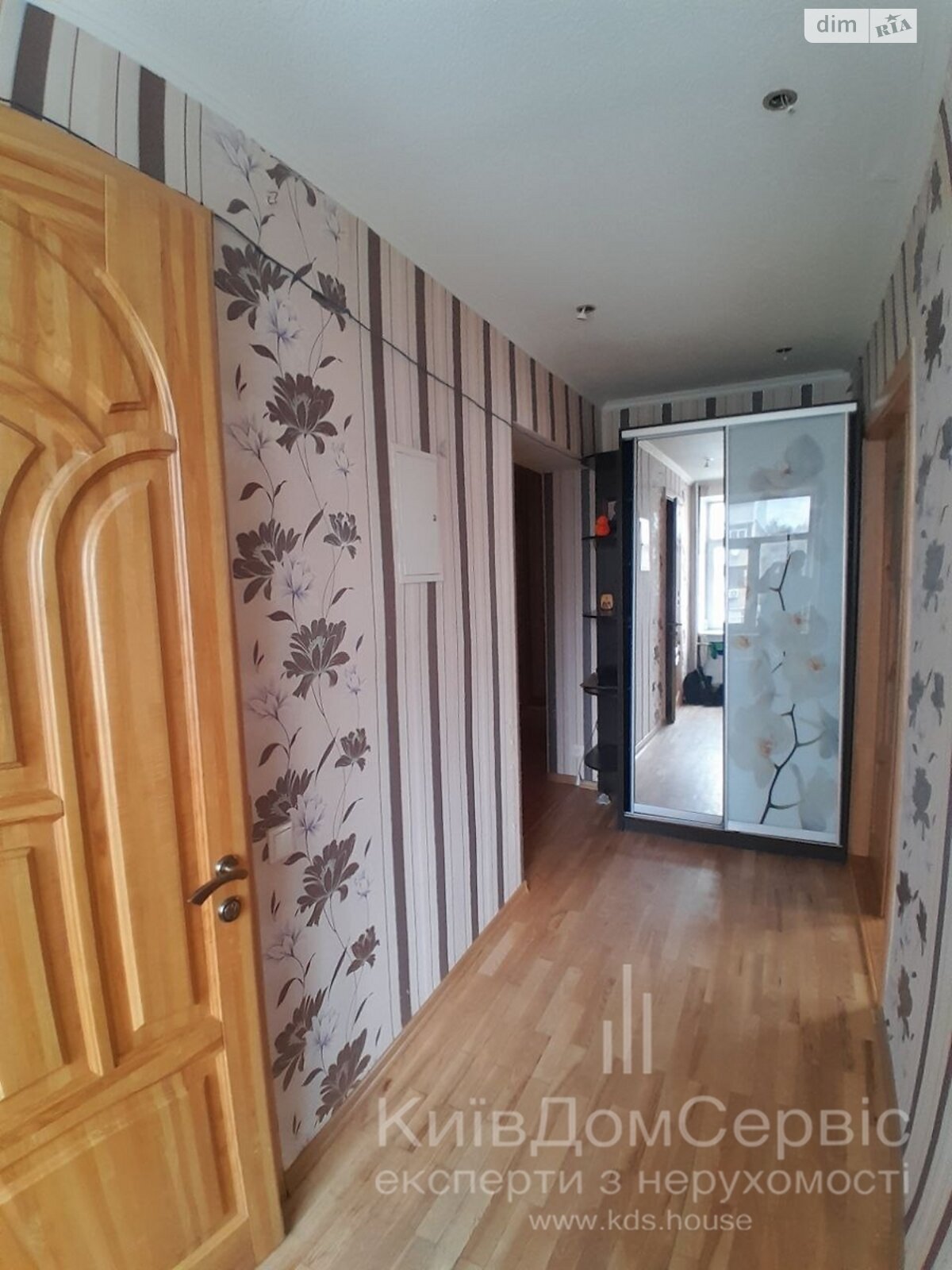 Продажа трехкомнатной квартиры в Киеве, на ул. Татарская 18Б, район Шевченковский фото 1 Продажа трехкомнатной квартиры в Киеве, на ул. Татарская 18Б, район Шевченковский фото 1
