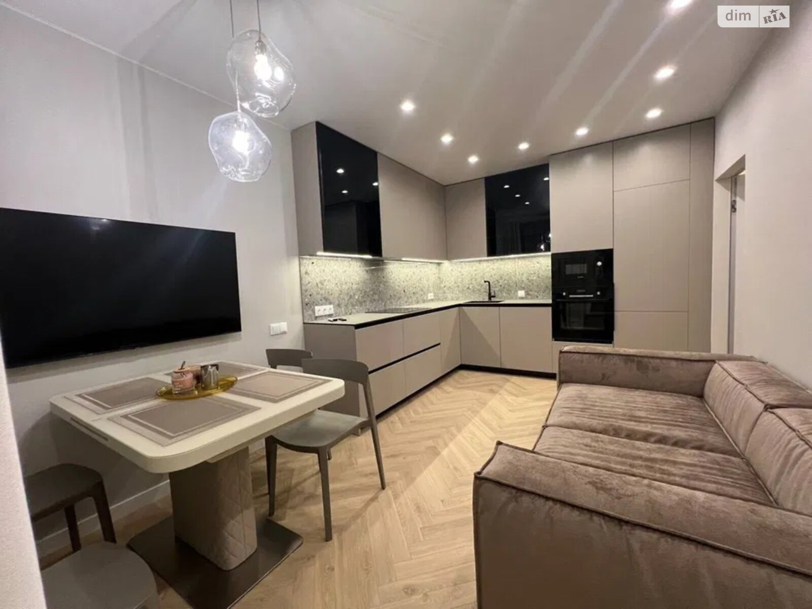 Продаж трикімнатної квартири в Києві, на шосе Столичне 1, район Теличка фото 1 Продаж трикімнатної квартири в Києві, на шосе Столичне 1, район Теличка фото 1