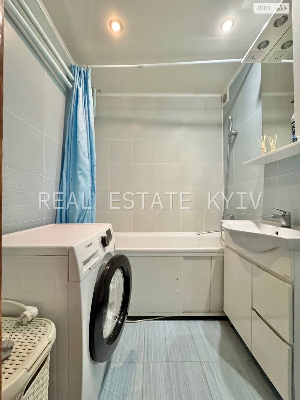 Продаж трикімнатної квартири в Києві, на вул. Академіка Заболотного 28, район Теремки-1 фото 1