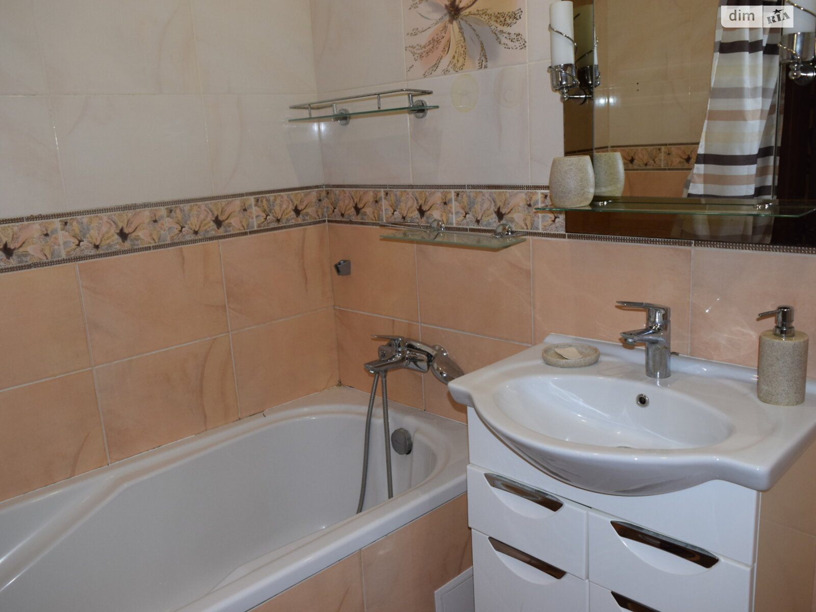 Продажа трехкомнатной квартиры в Киеве, на ул. Юлии Здановской 52А, район Голосеевский фото 1 Продажа трехкомнатной квартиры в Киеве, на ул. Юлии Здановской 52А, район Голосеевский фото 1