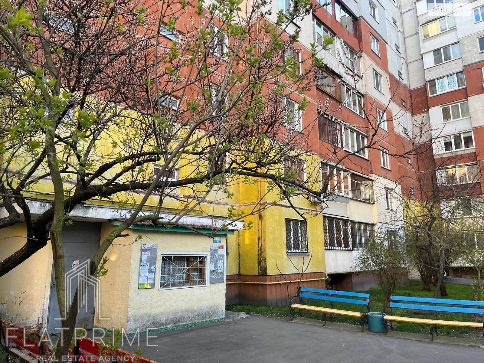 Продаж трикімнатної квартири в Києві, на просп. Червоної Калини 8, район Троєщина фото 1 Продаж трикімнатної квартири в Києві, на просп. Червоної Калини 8, район Троєщина фото 1