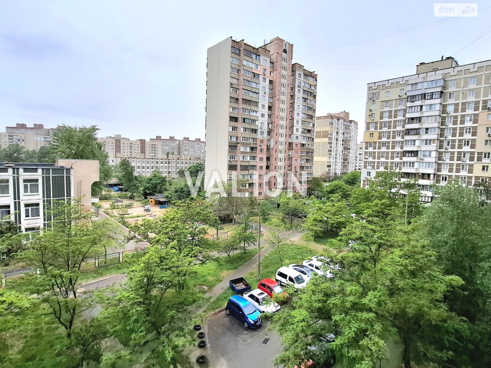 Продаж трикімнатної квартири в Києві, на просп. Червоної Калини 89, район Троєщина фото 1 Продаж трикімнатної квартири в Києві, на просп. Червоної Калини 89, район Троєщина фото 1