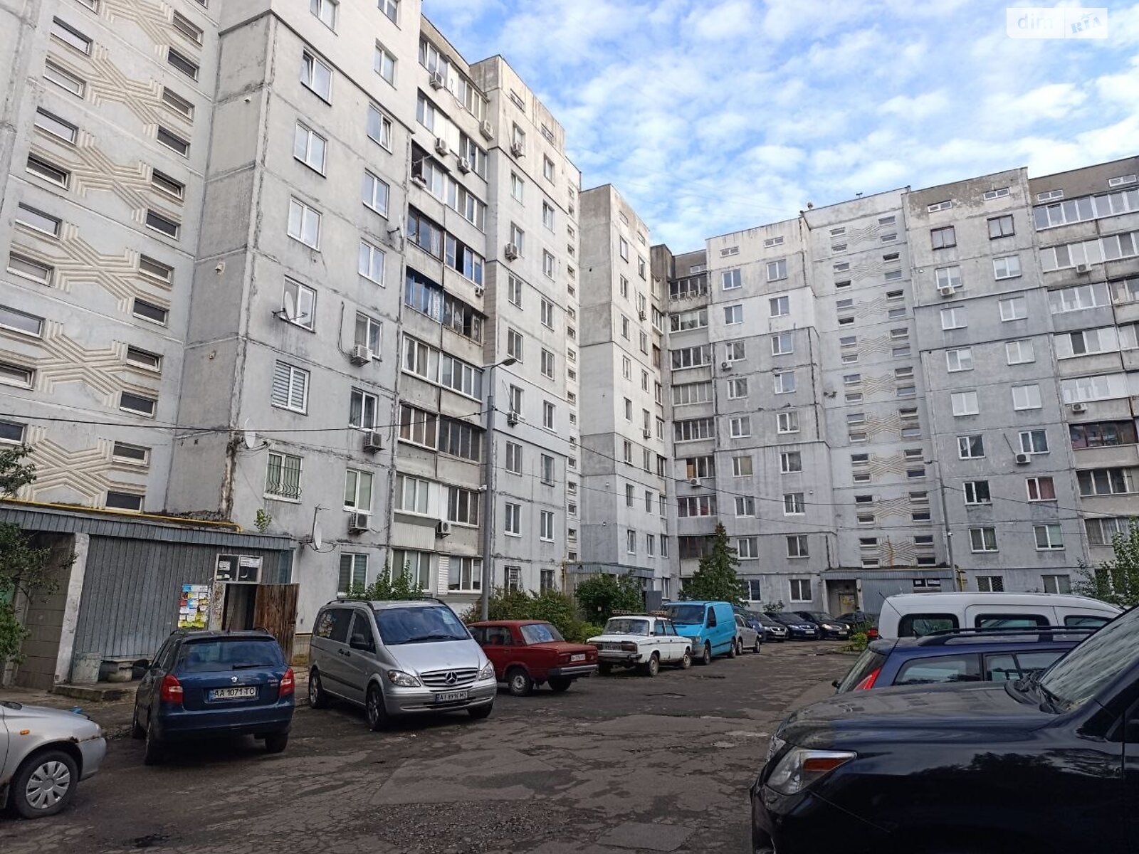 Продажа трехкомнатной квартиры в Киеве, на просп. Червоной Калины 37, район Троещина фото 1