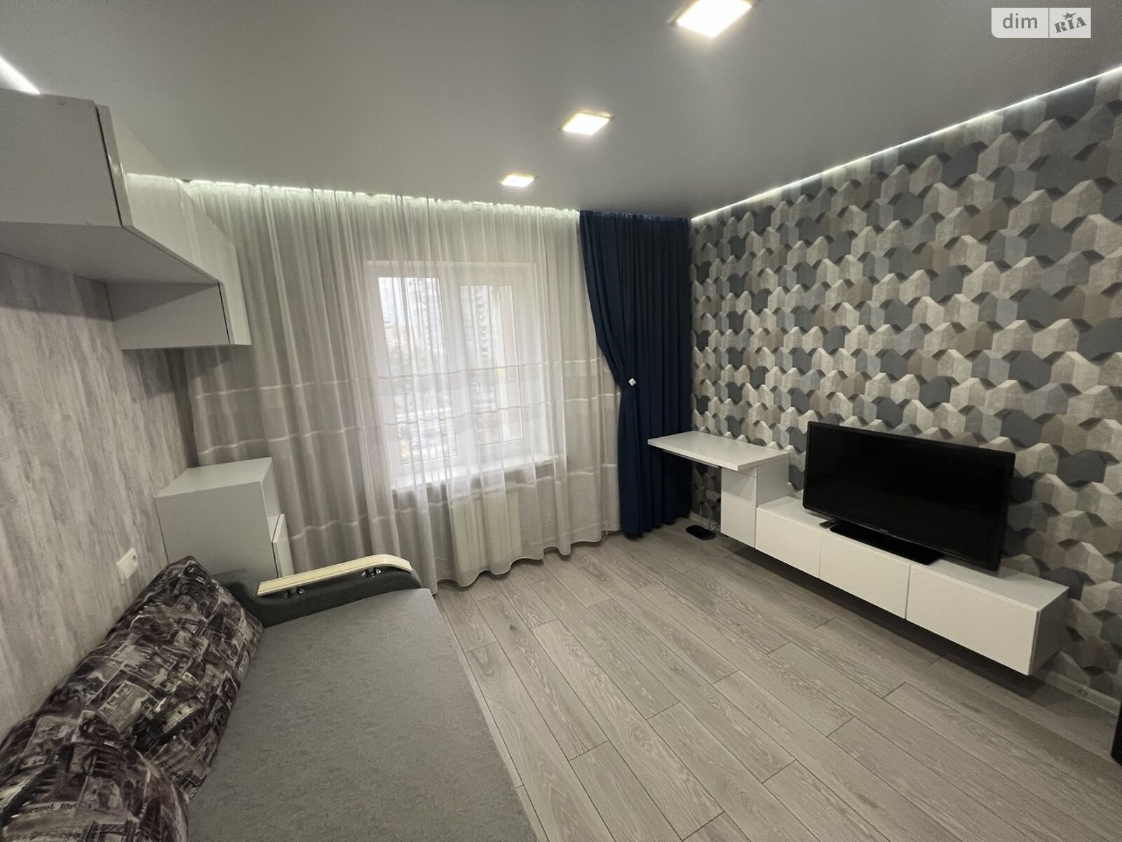 Продажа трехкомнатной квартиры в Киеве, на просп. Червоной Калины 38/10, район Деснянский фото 1