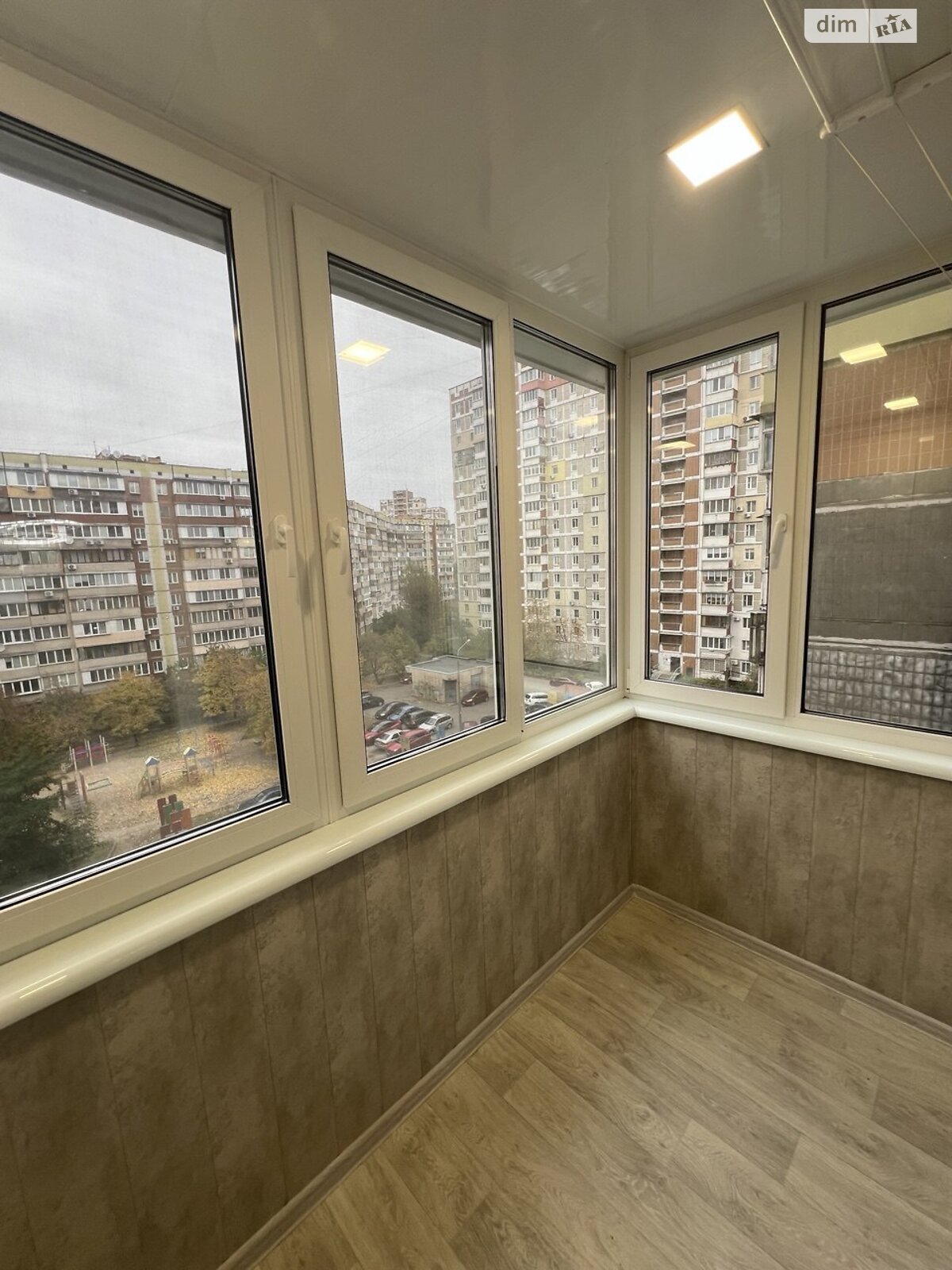 Продажа трехкомнатной квартиры в Киеве, на просп. Червоной Калины 38/10, район Деснянский фото 1