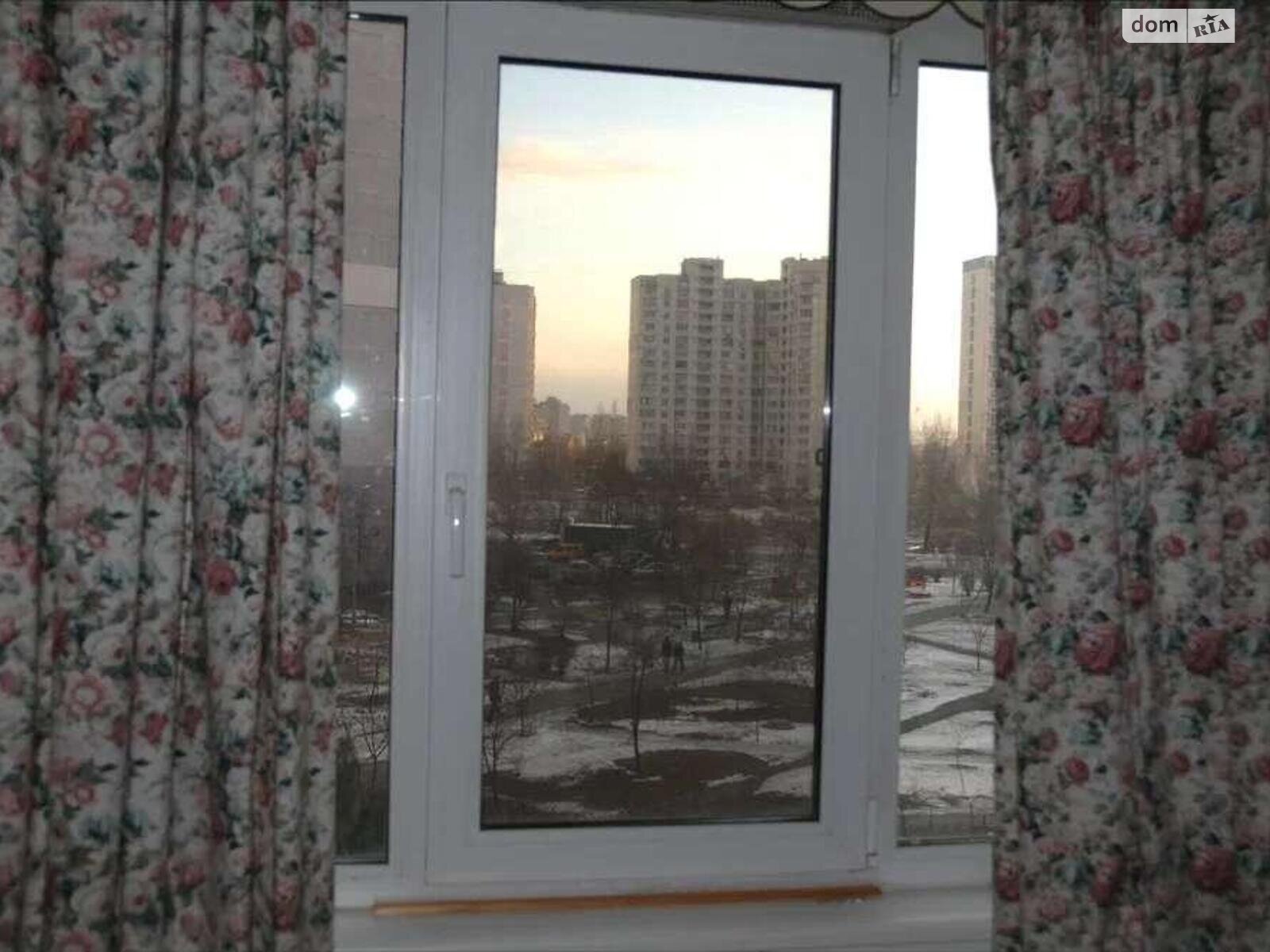 Продажа трехкомнатной квартиры в Киеве, на ул. Милославская 45, район Троещина фото 1