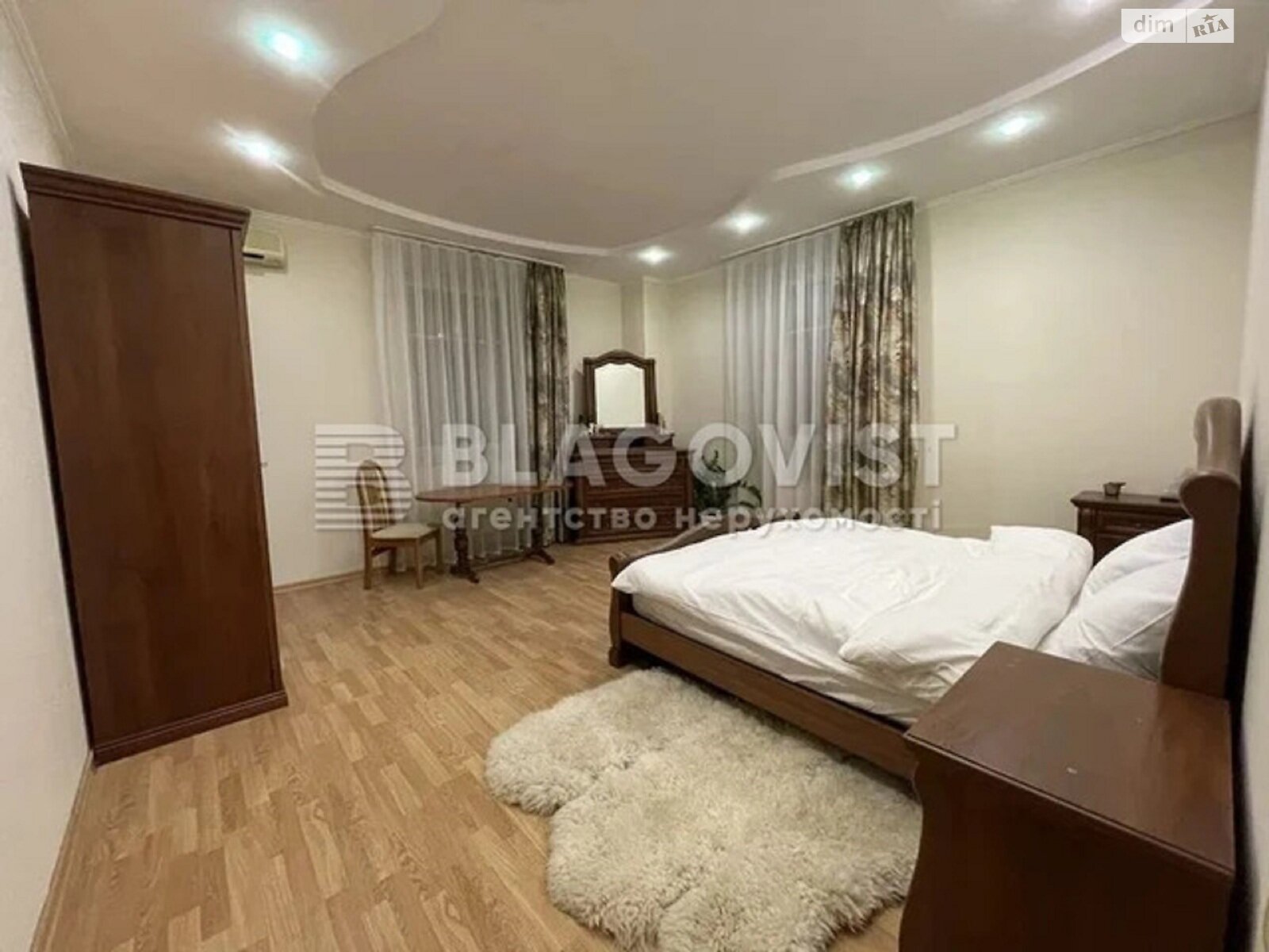 Продаж чотирикімнатної квартири в Києві, на вул. Богдана Хмельницького 41, район Центр фото 1 Продаж чотирикімнатної квартири в Києві, на вул. Богдана Хмельницького 41, район Центр фото 1