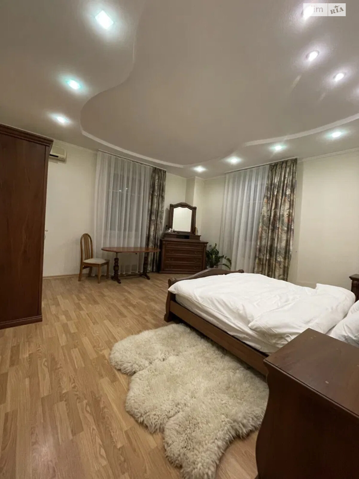 Продажа четырехкомнатной квартиры в Киеве, на ул. Богдана Хмельницкого 41, район Центр фото 1 Продажа четырехкомнатной квартиры в Киеве, на ул. Богдана Хмельницкого 41, район Центр фото 1