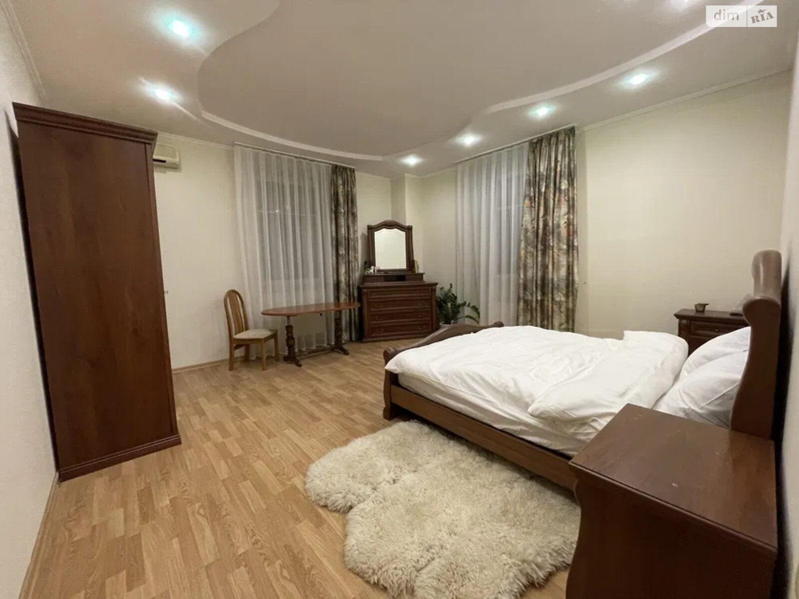 Продажа четырехкомнатной квартиры в Киеве, на ул. Богдана Хмельницкого 41, район Центр фото 1 Продажа четырехкомнатной квартиры в Киеве, на ул. Богдана Хмельницкого 41, район Центр фото 1
