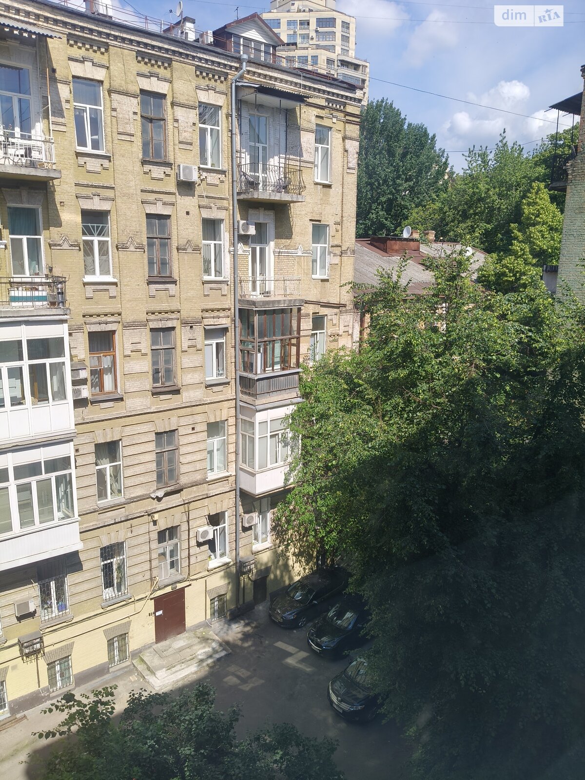 Продаж трикімнатної квартири в Києві, на вул. Богдана Хмельницького 10, район Центр фото 1