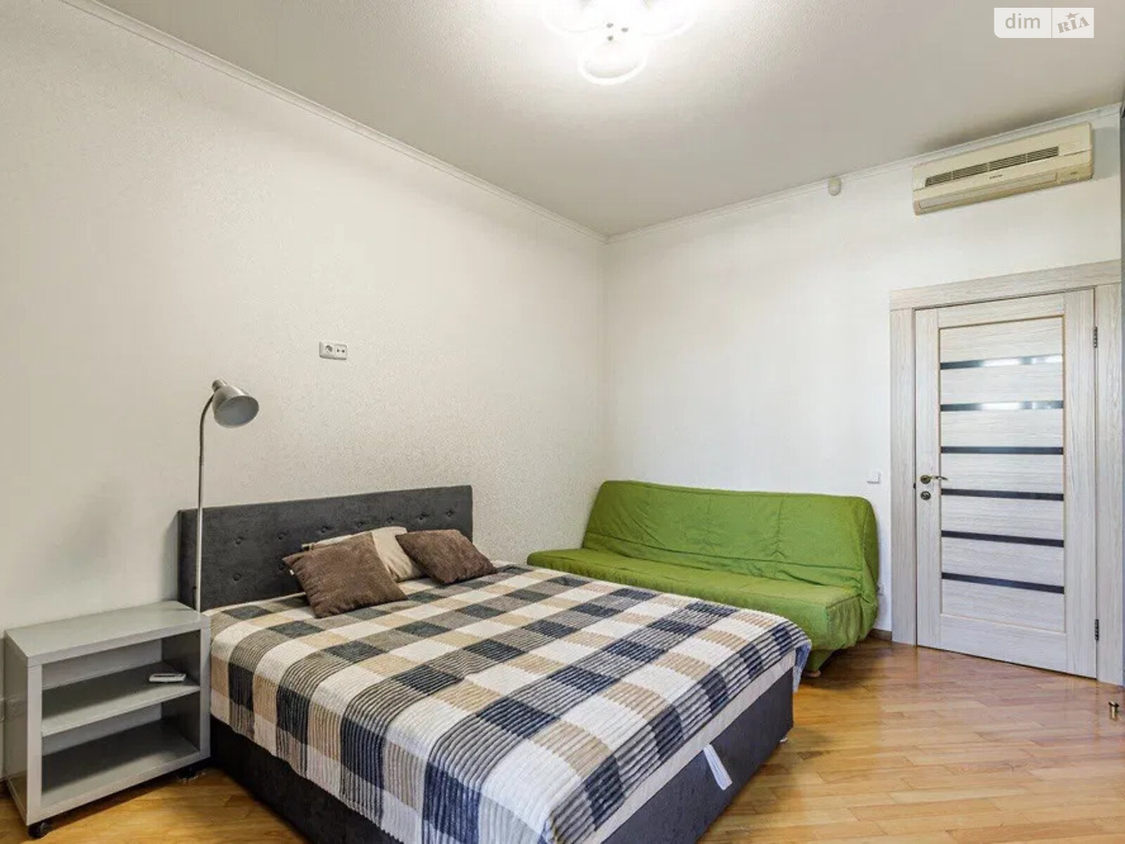 Продаж трикімнатної квартири в Києві, на вул. Богдана Хмельницького 82, район Центр фото 1