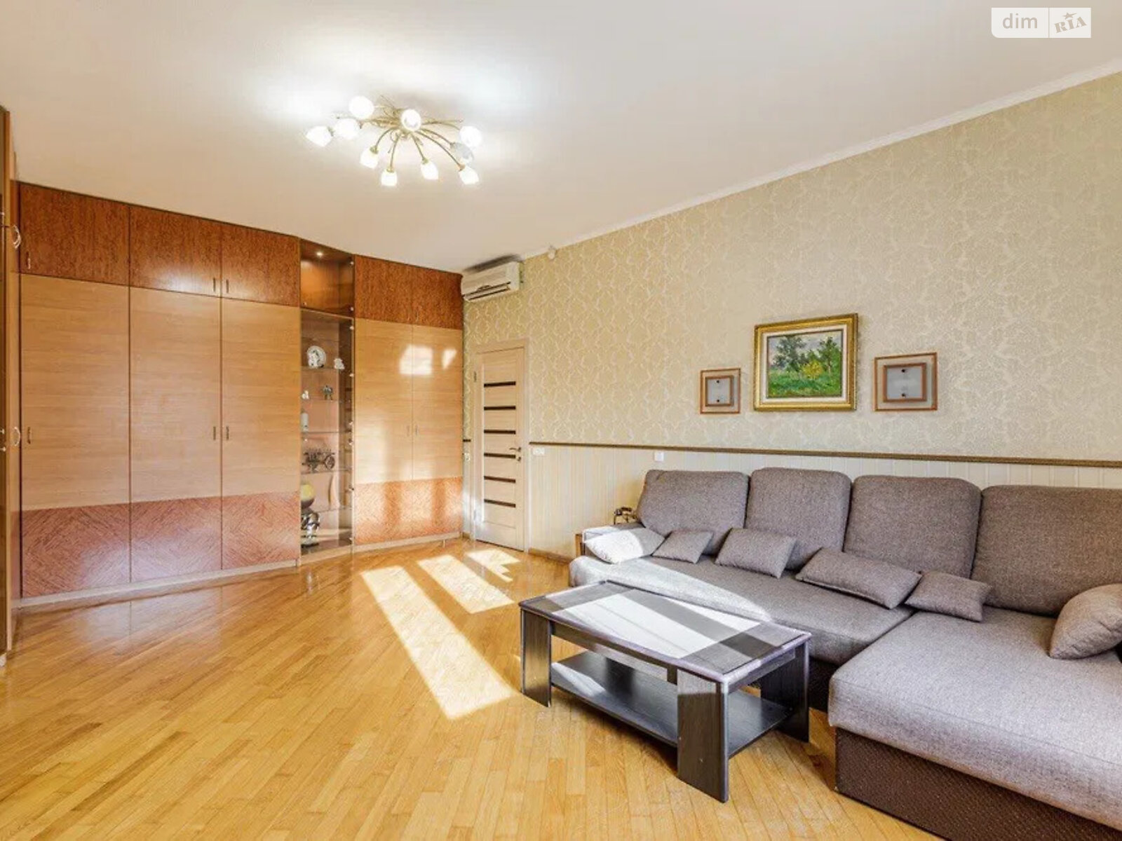 Продаж трикімнатної квартири в Києві, на вул. Богдана Хмельницького 82, район Центр фото 1