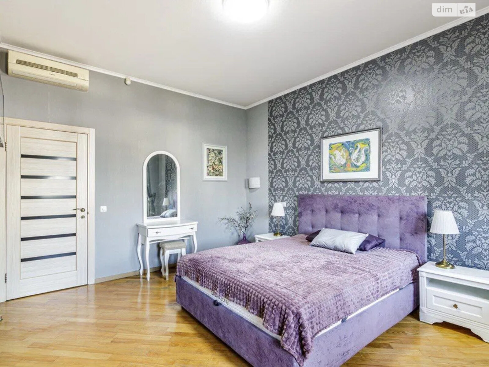 Продаж трикімнатної квартири в Києві, на вул. Богдана Хмельницького 82, район Центр фото 1