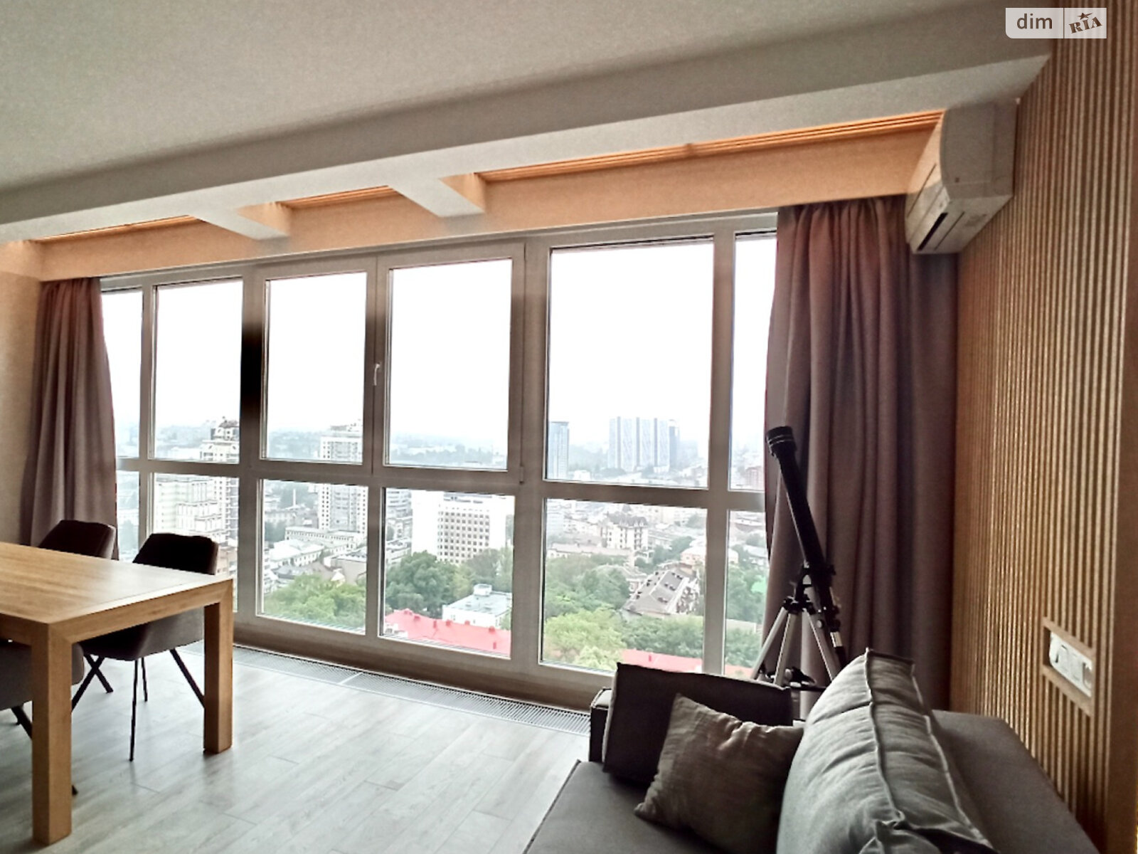 Продаж трикімнатної квартири в Києві, на вул. Богдана Хмельницького 39, район Центр фото 1