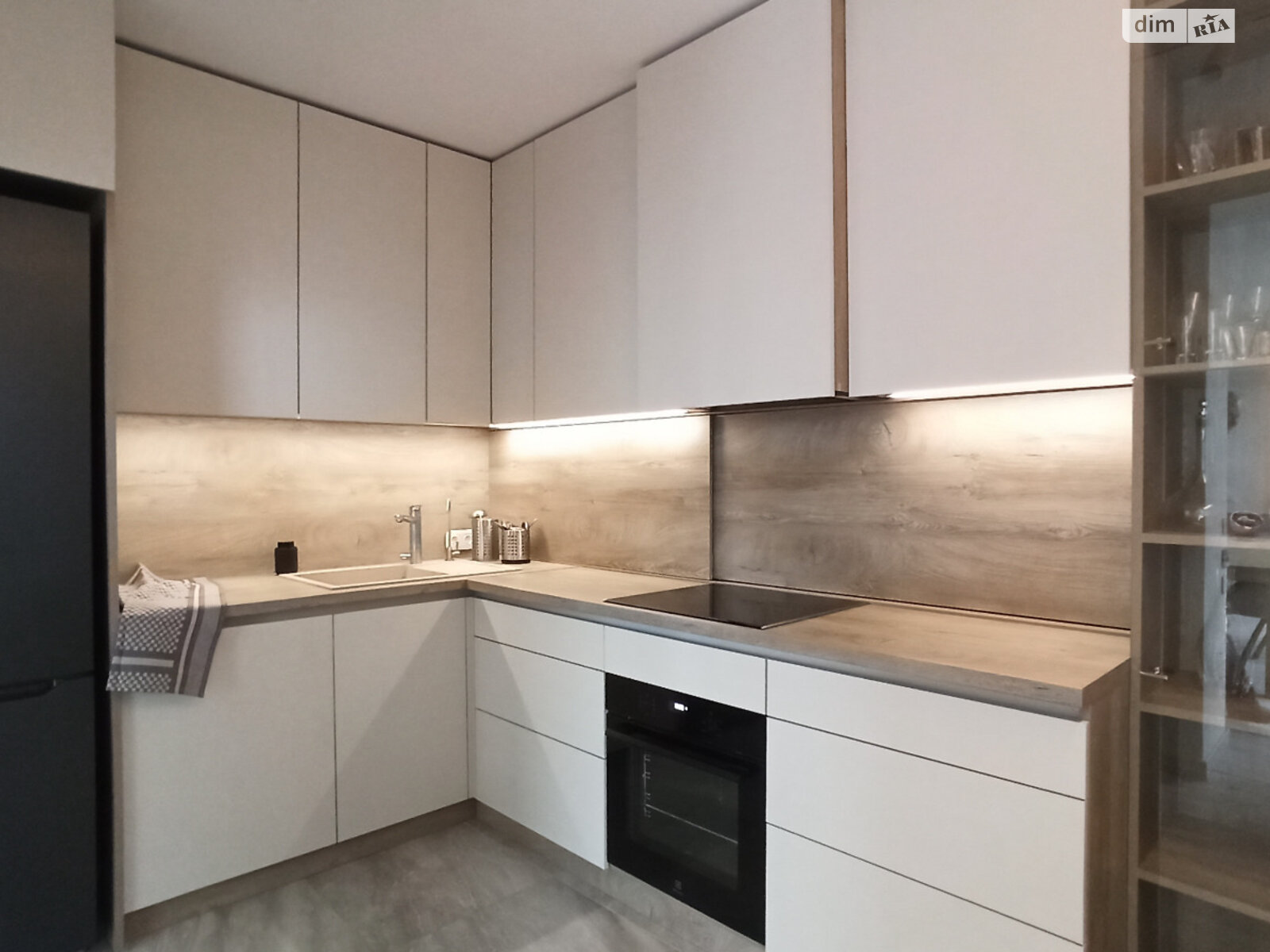 Продаж трикімнатної квартири в Києві, на вул. Богдана Хмельницького 39, район Центр фото 1