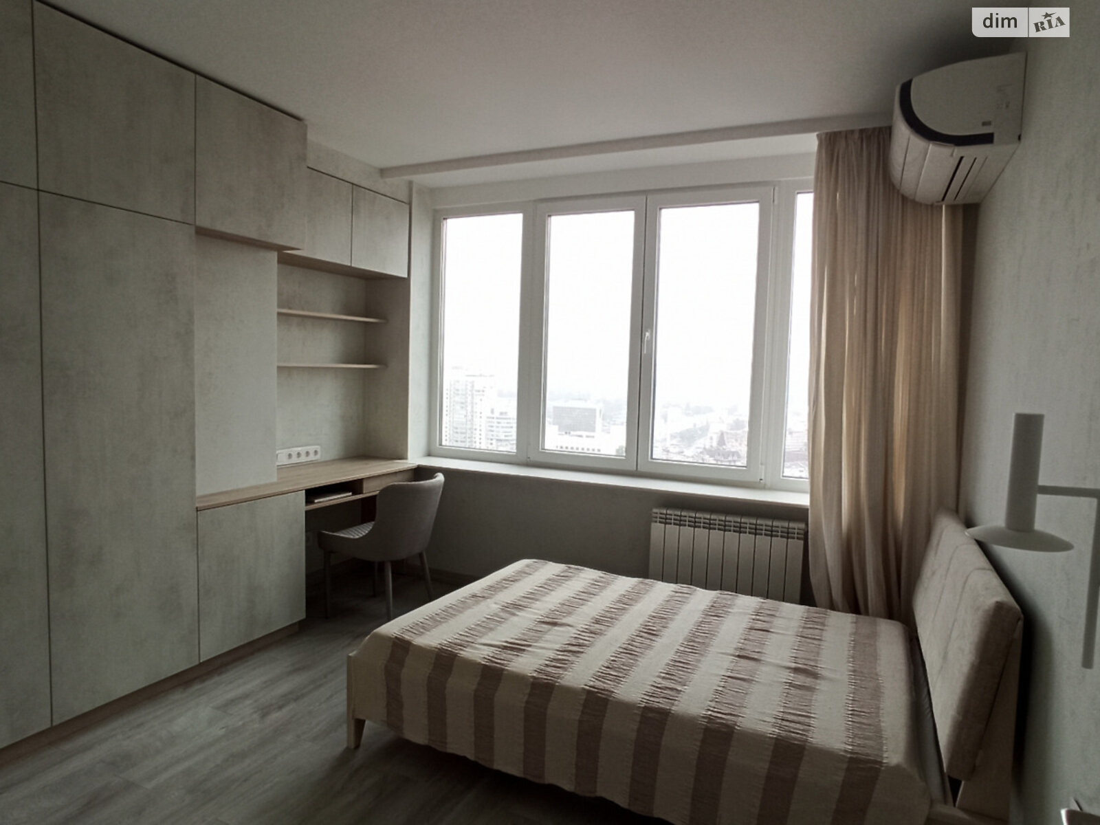 Продаж трикімнатної квартири в Києві, на вул. Богдана Хмельницького 39, район Центр фото 1